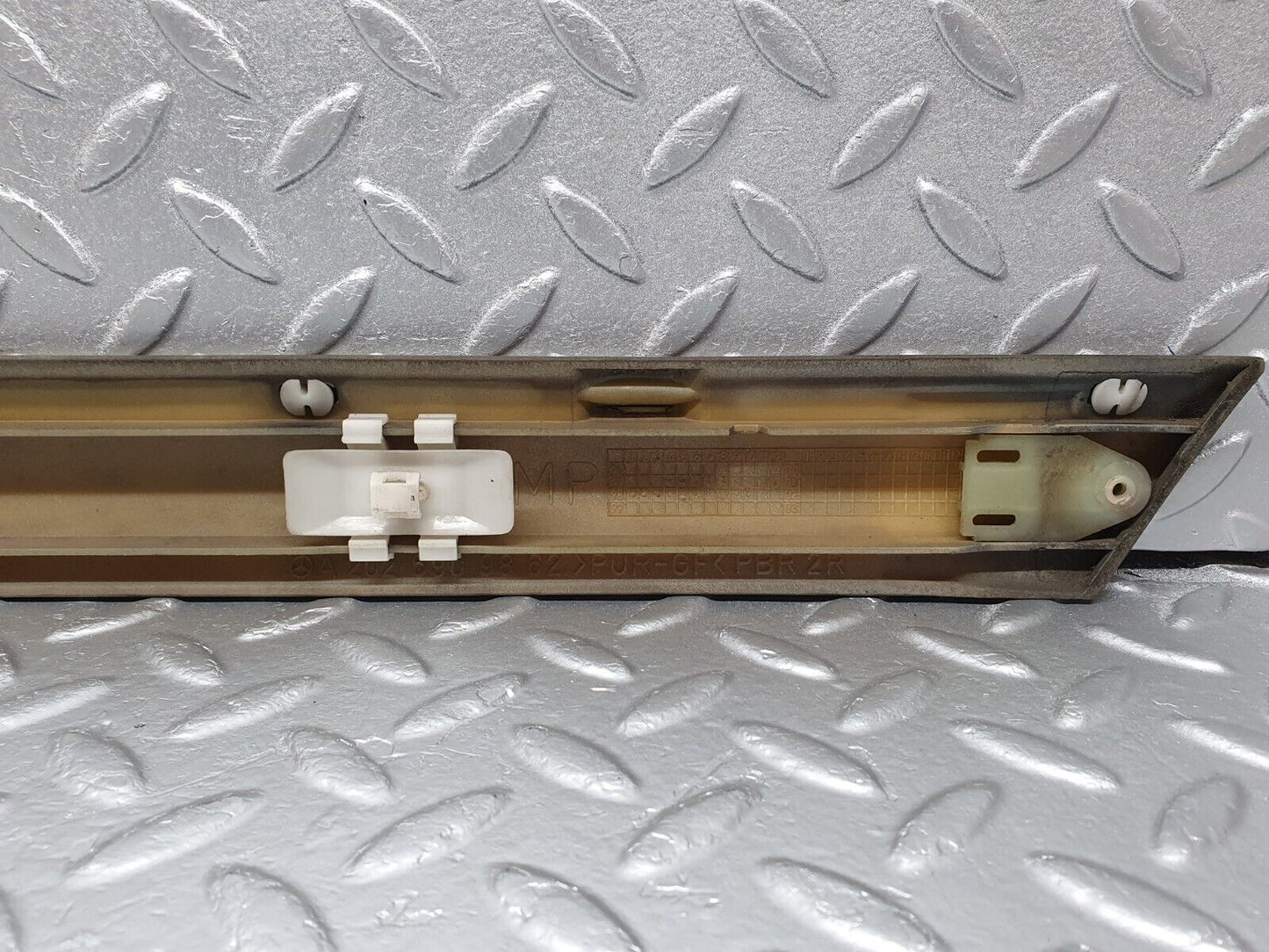 41806 Mercedes-Benz W202 C200 Rear Right Door Centre Moulding Trim 2026909862