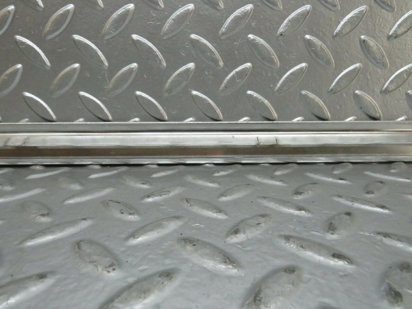 23739 Mercedes-Benz C107 450SLC Coupe Right Door Chrome Trim
