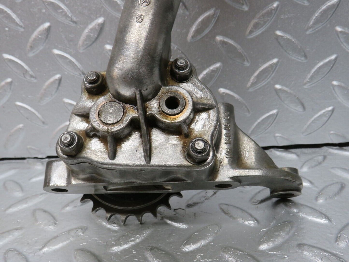 32957 Mercedes-Benz C107 R107 450 V8 Oil Pump & Sprocket 1161810212 1161800502