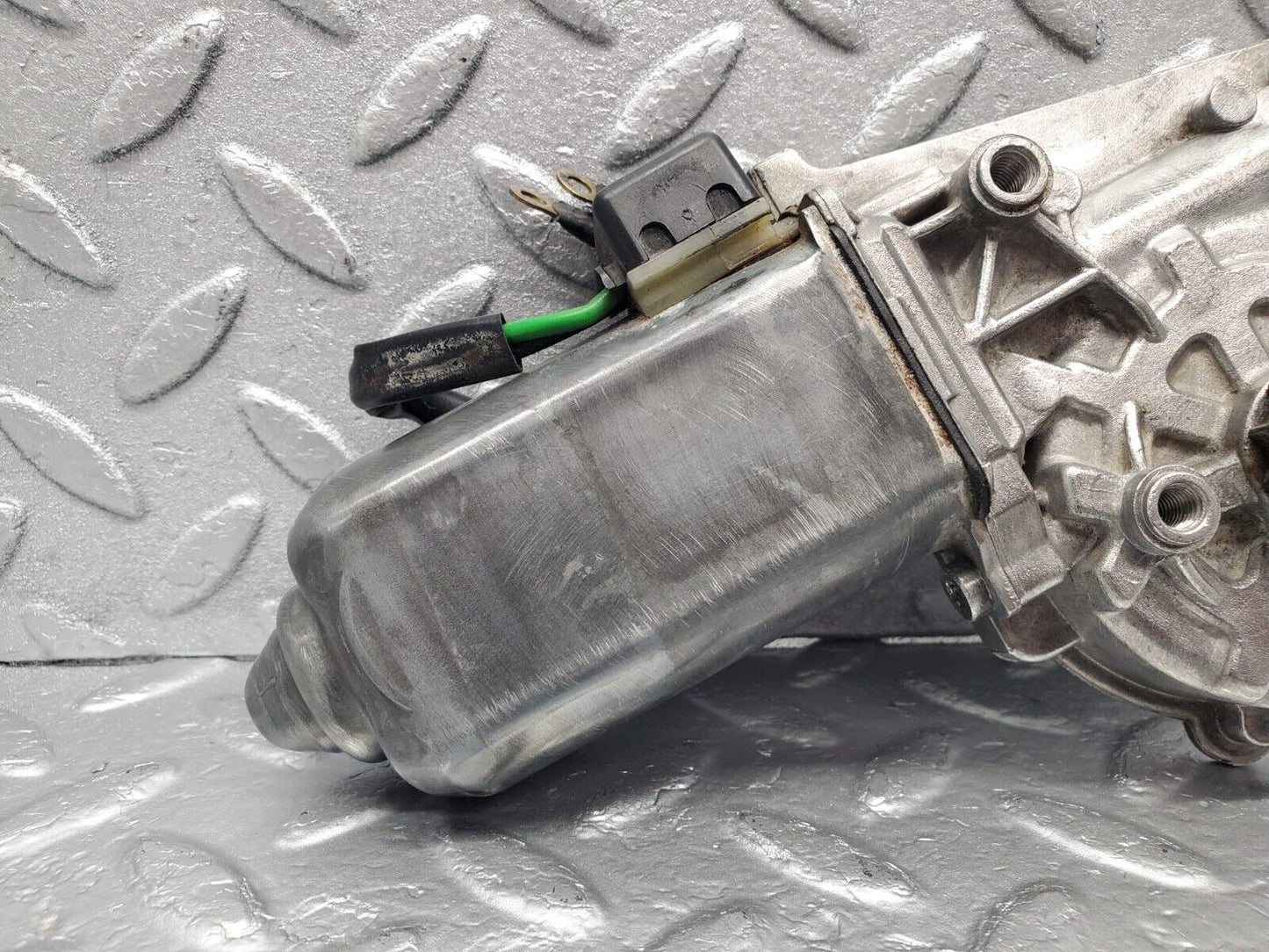 30310 Mercedes-Benz W124 230E Window Regulator Motor Left Bosch 0130821284