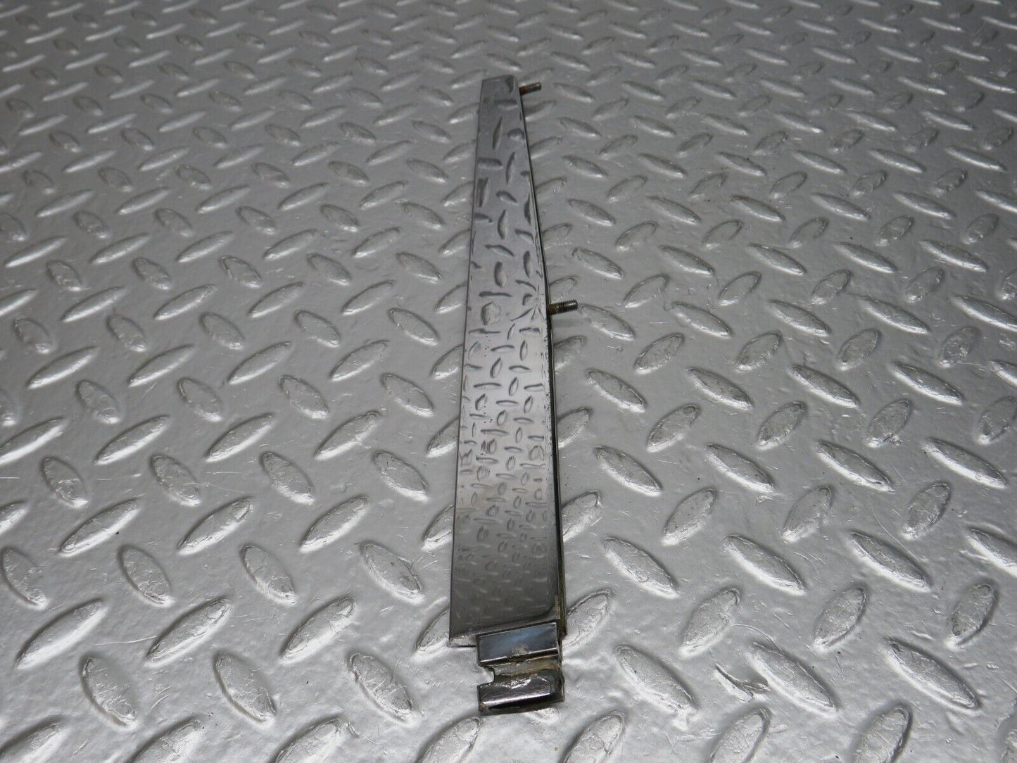 0665 Mercedes-Benz C107 350SLC Coupe Trunk Chrome Handle Moulding Right 1076901480