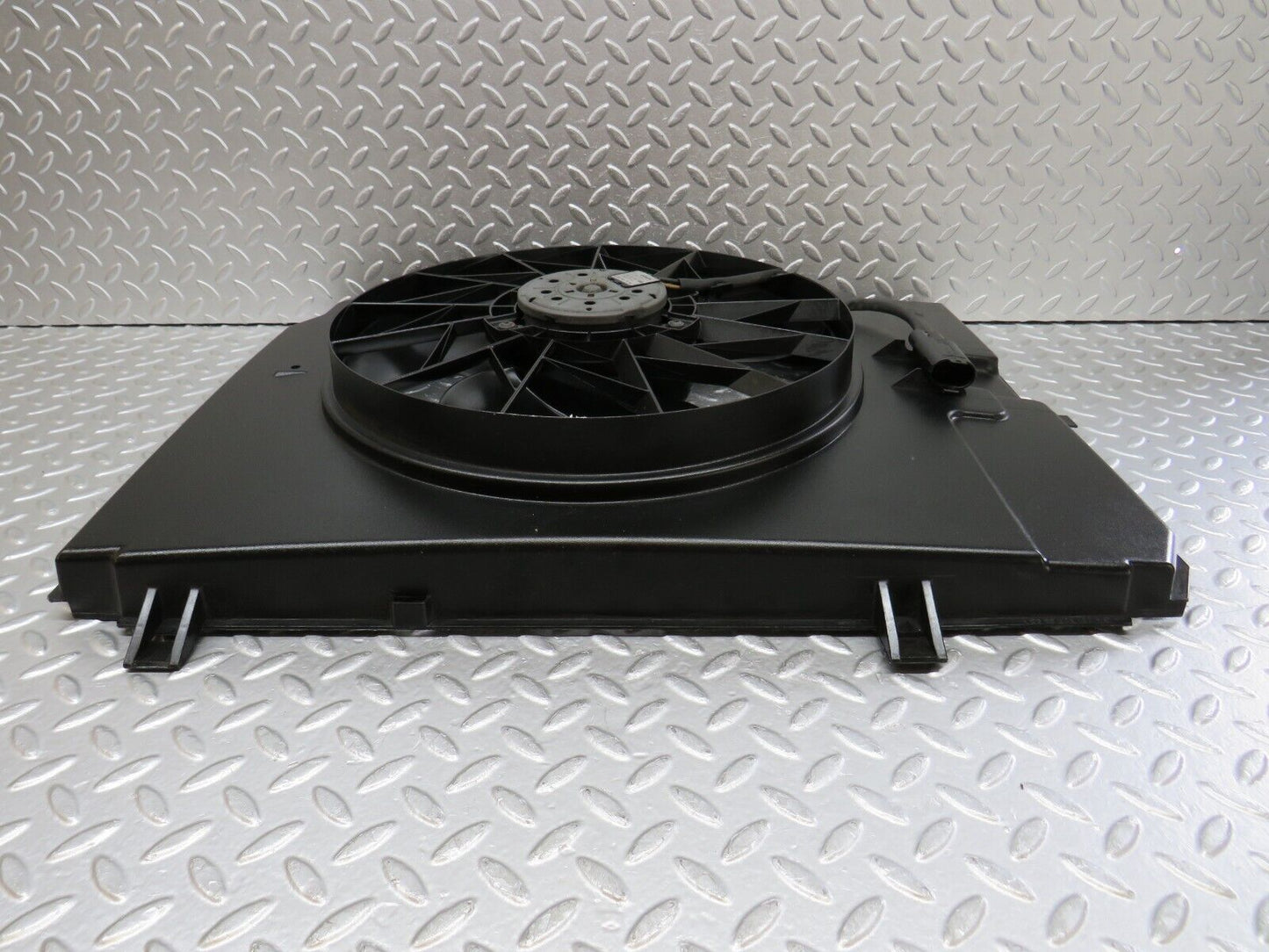 34734 Mercedes-Benz W210 320E Radiator Cooling Fan Bosch 2105052355 0130303227