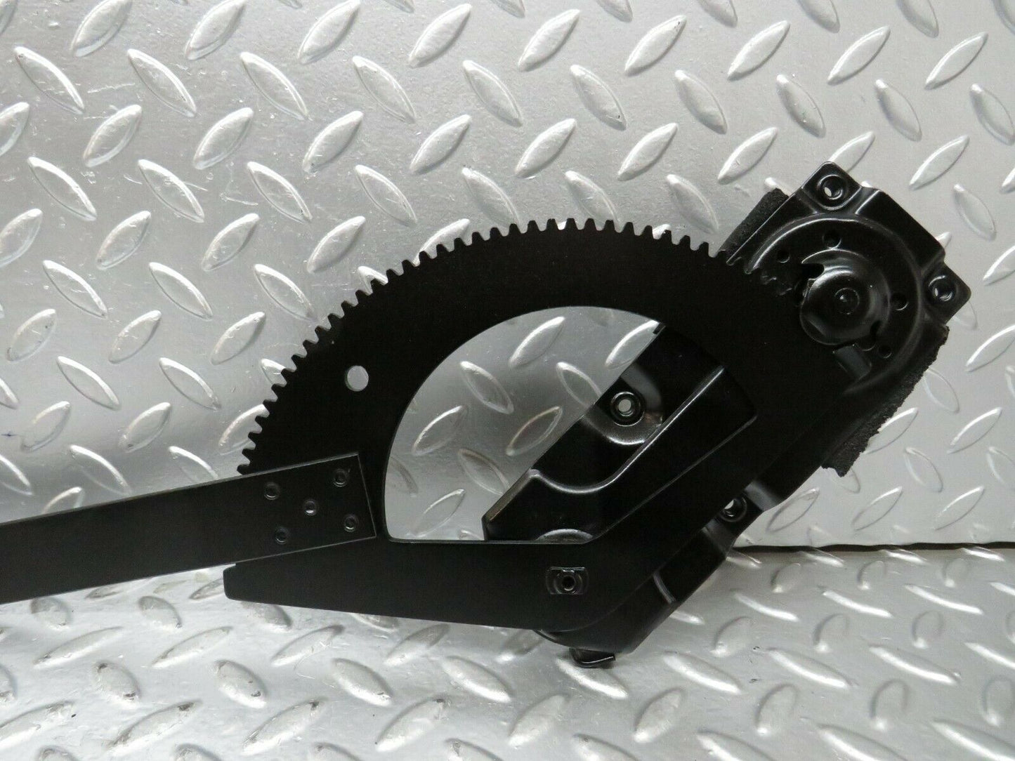 23821 Mercedes-Benz C107 450SLC Rear Right Manual Window Regulator 1076730203