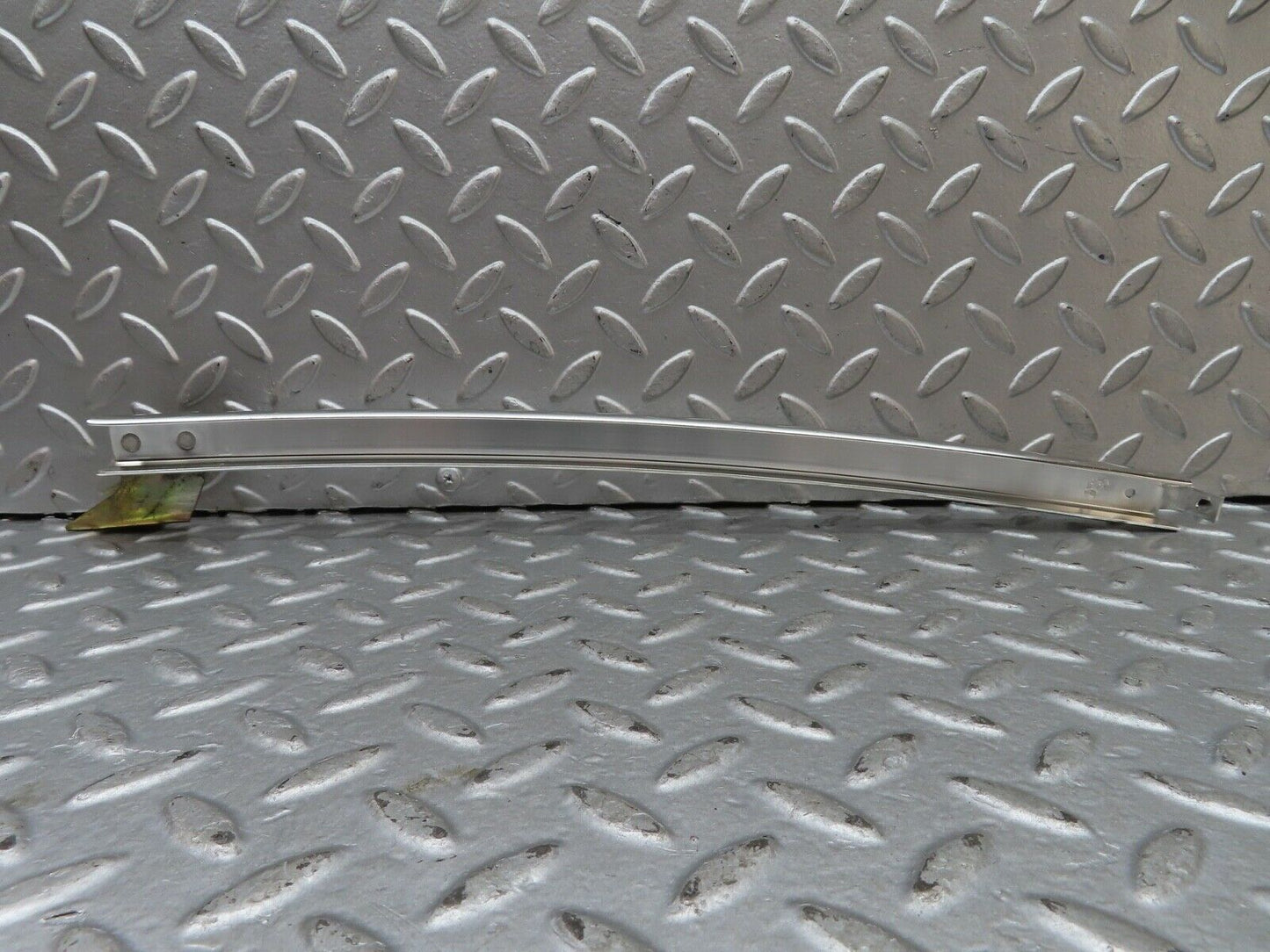 19132 Mercedes-Benz W123 300D Rear Right Door Chrome Window Channel