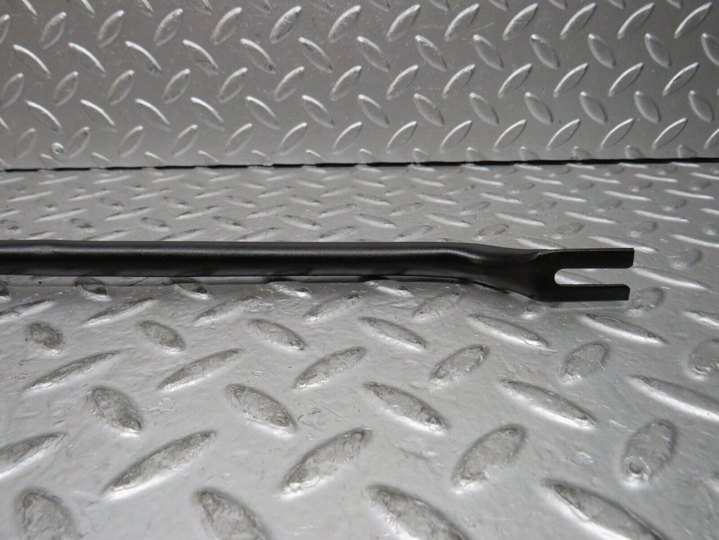 28533 Mercedes-Benz S123 240D Wagon Horn Bracket