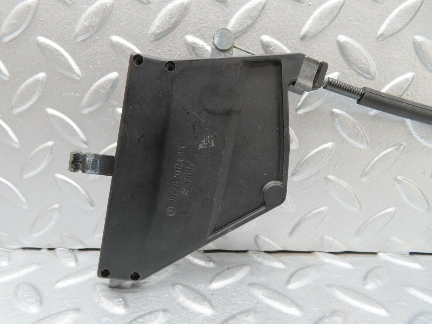 13998 Mercedes-Benz C107 280SLC Air Vent Control Lever Right 1078300485