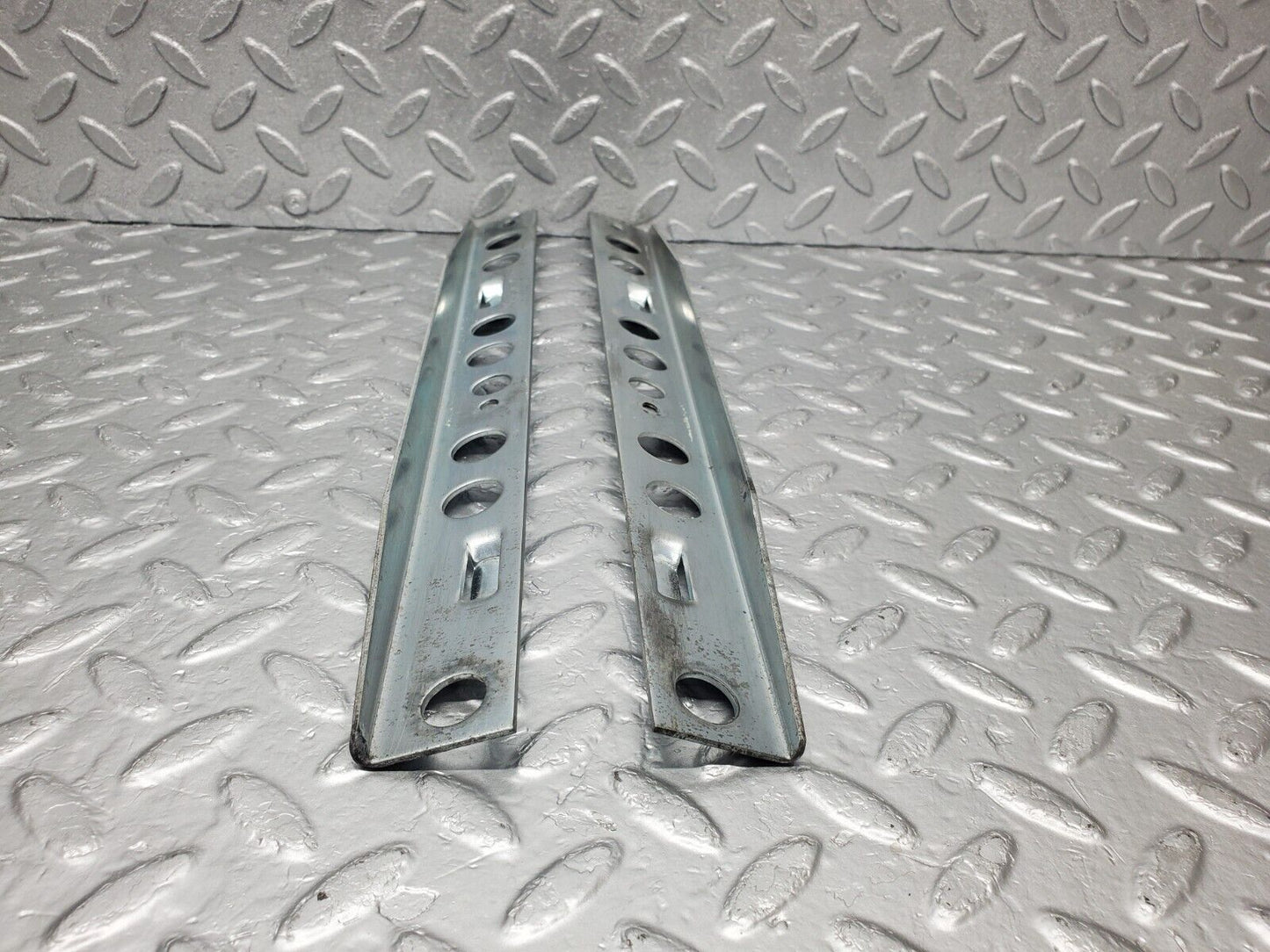 46628 Mercedes-Benz C123 280CE Coupe Front Right Seat Rail Support