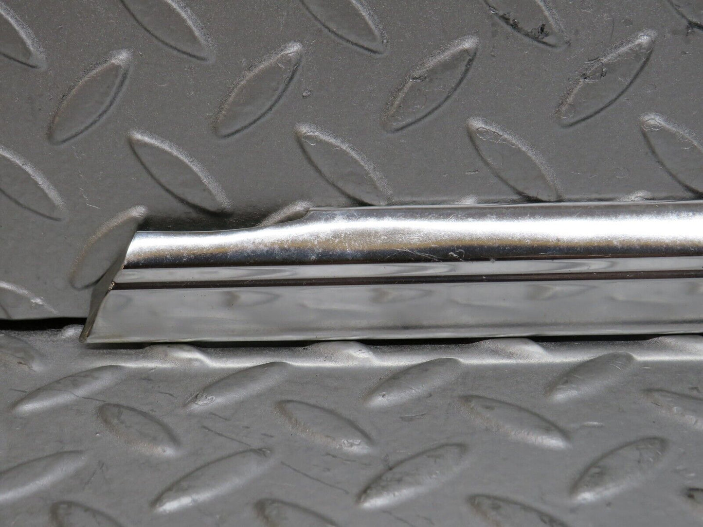 37312 Mercedes-Benz W109 300SEL Front Right Door Chrome Moulding Trim