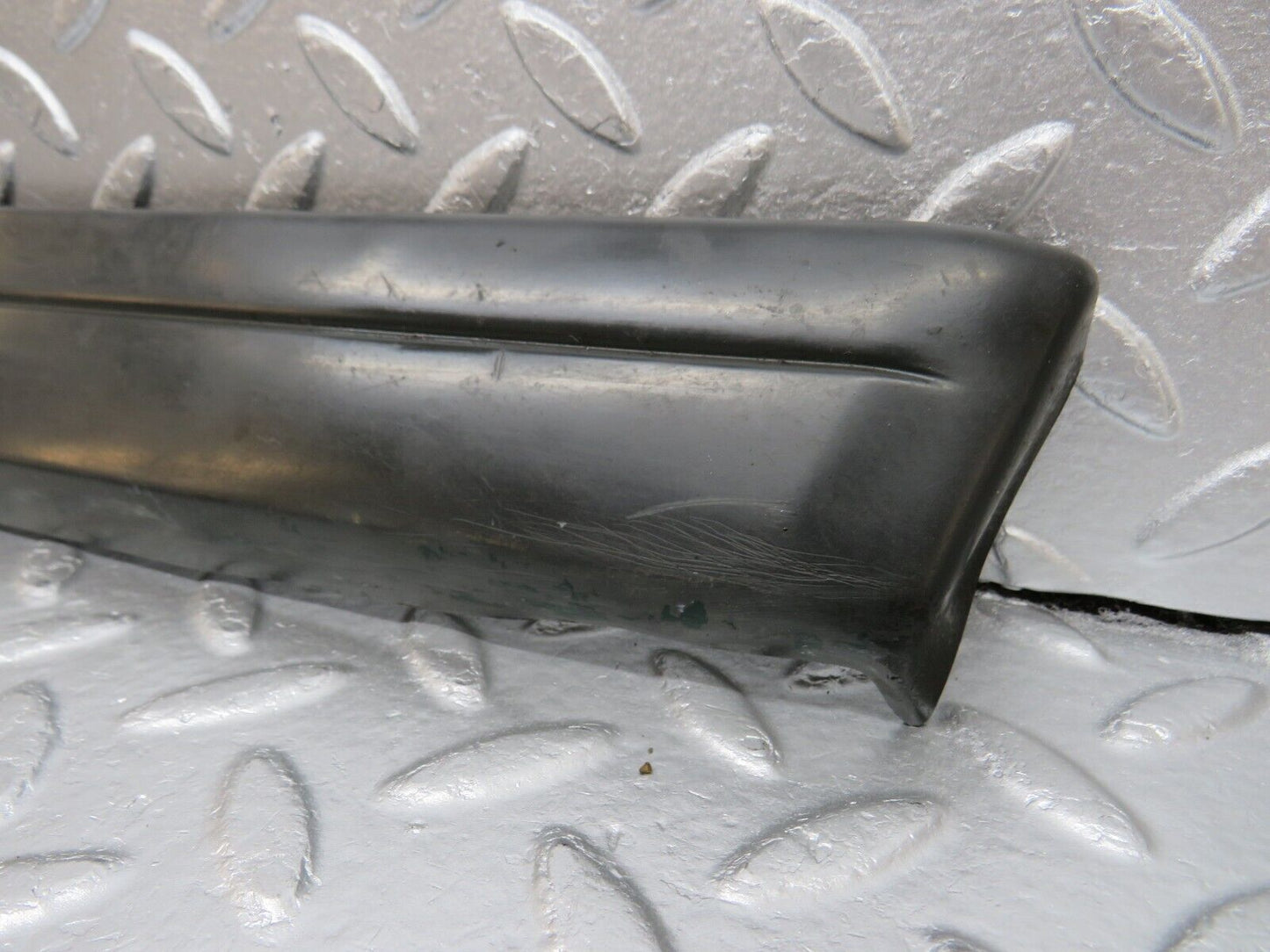33994 Mercedes-Benz W124 260E Front Right Fender Wing Lower Moulding Trim