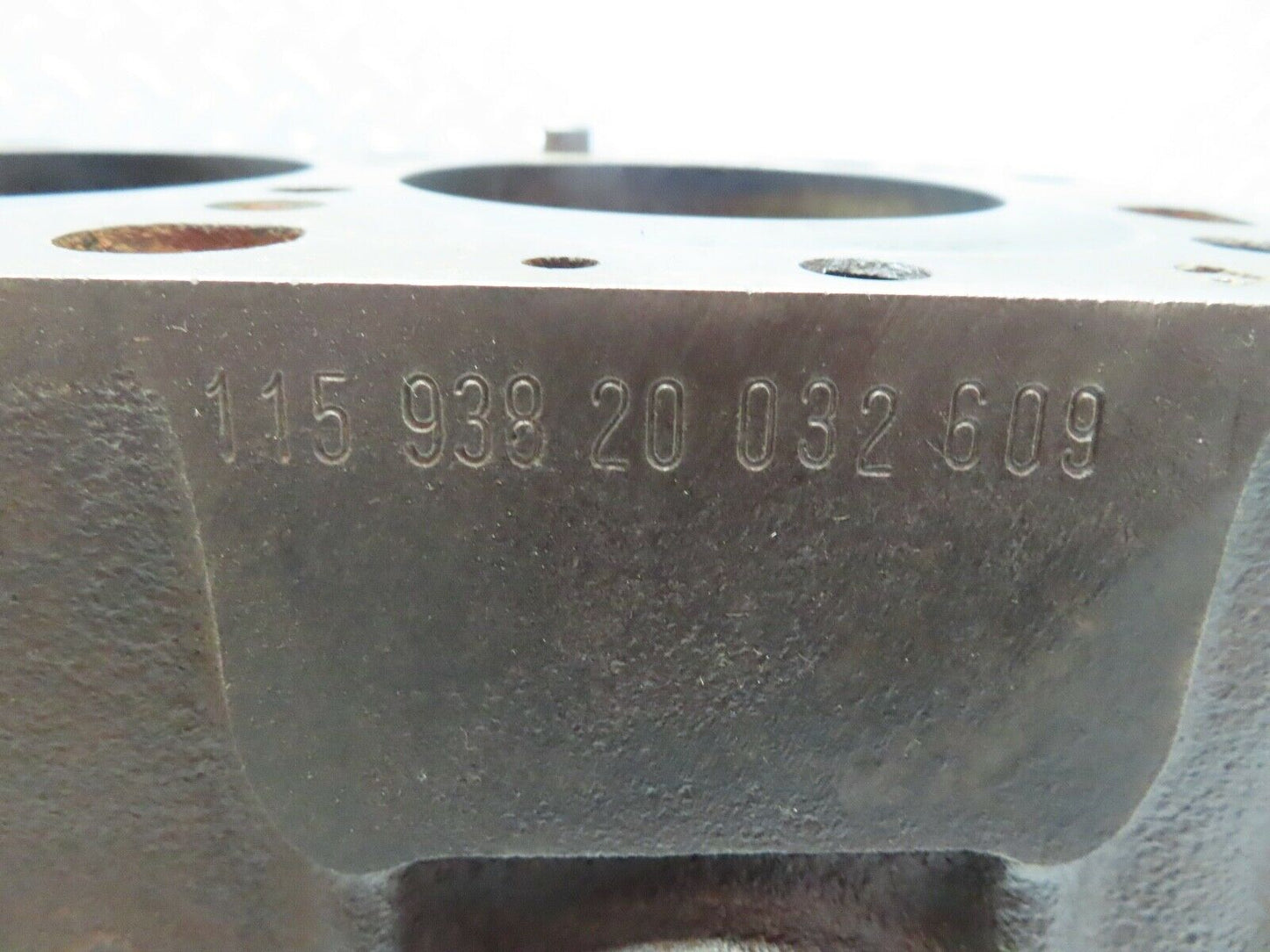 18164 Mercedes-Benz W123 200 Engine Block 1150110301 M115.938