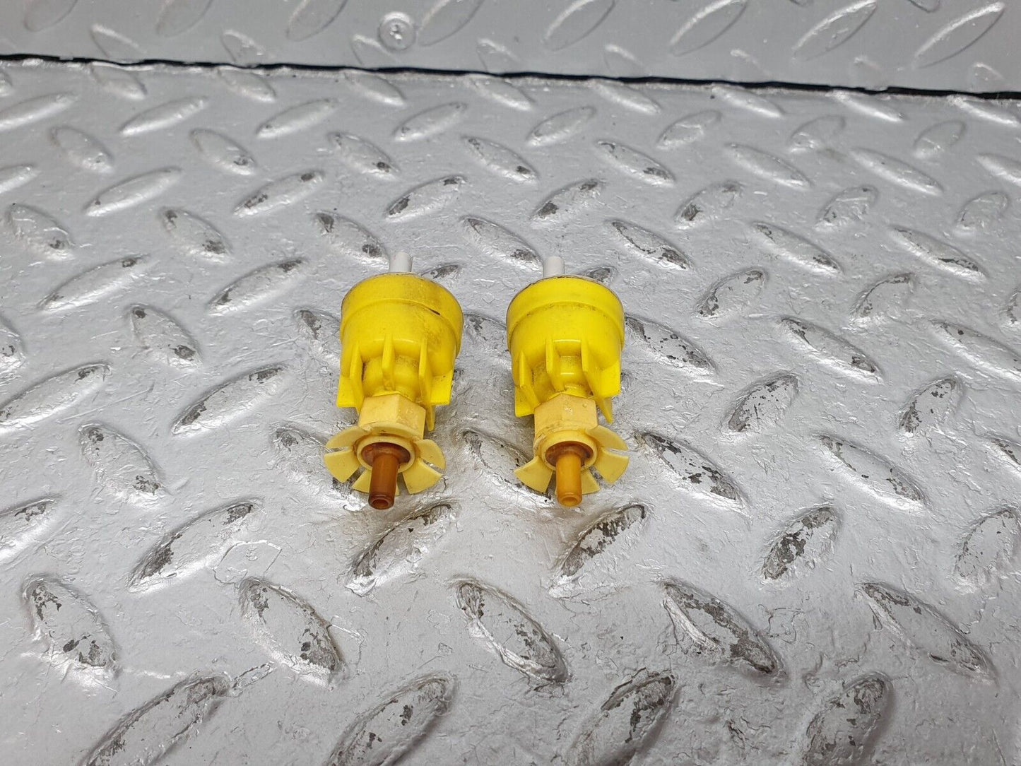 41179 Mercedes-Benz W126 300SE Vacuum Check Valve Pair 1268000078