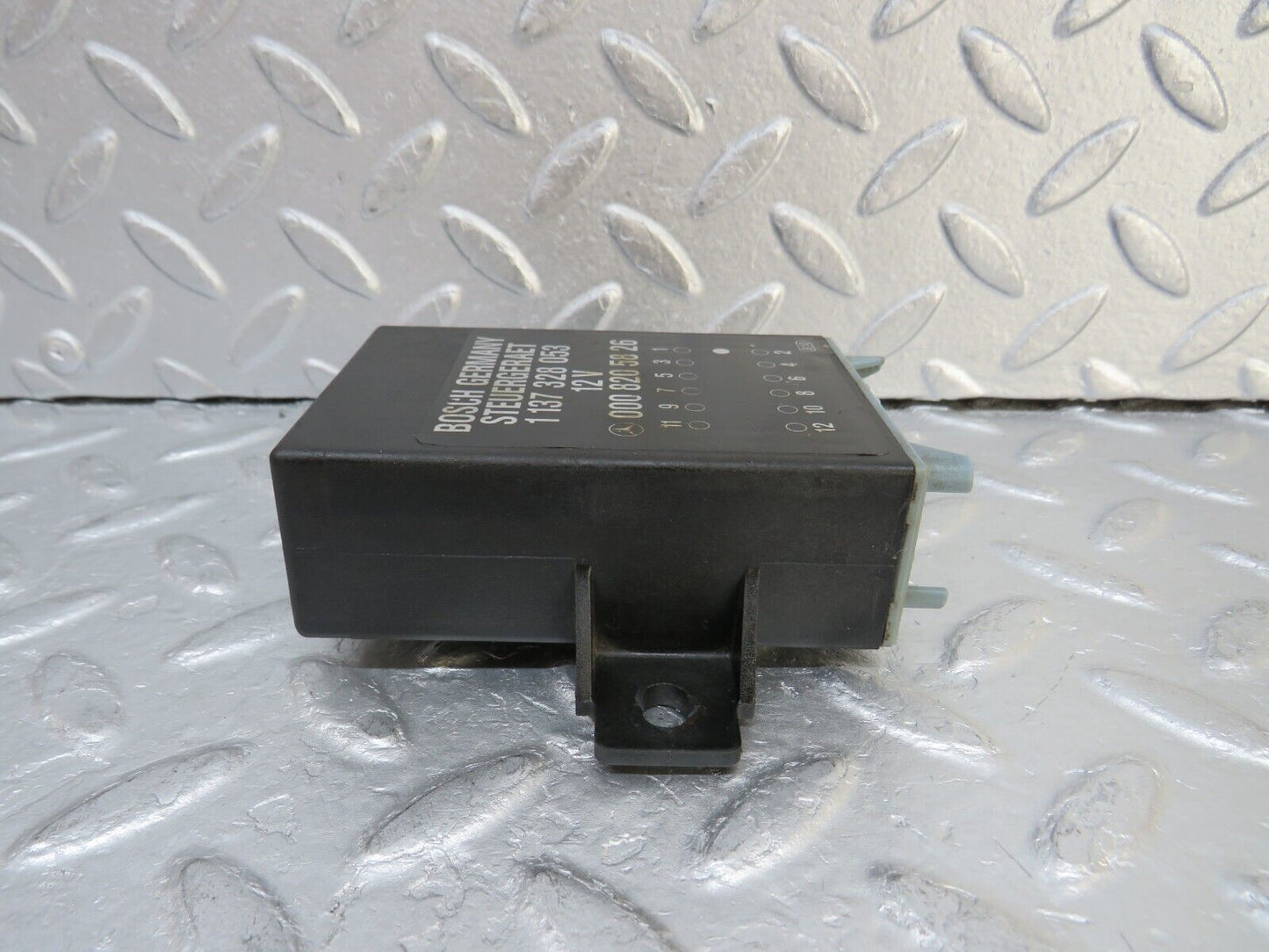 37005 Mercedes-Benz C126 420SEC Coupe Seat Belt Presenter Relay 0008205826 113732805