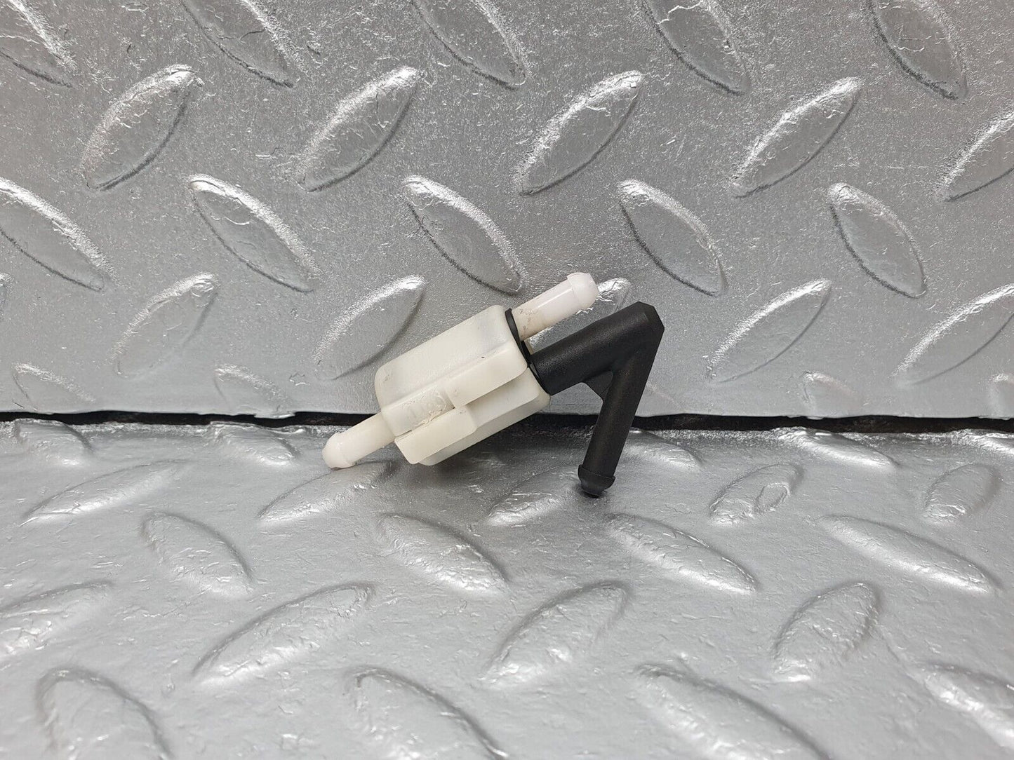 41653 Mercedes-Benz W124 200E Windscreen Washer Fluid Distributor
