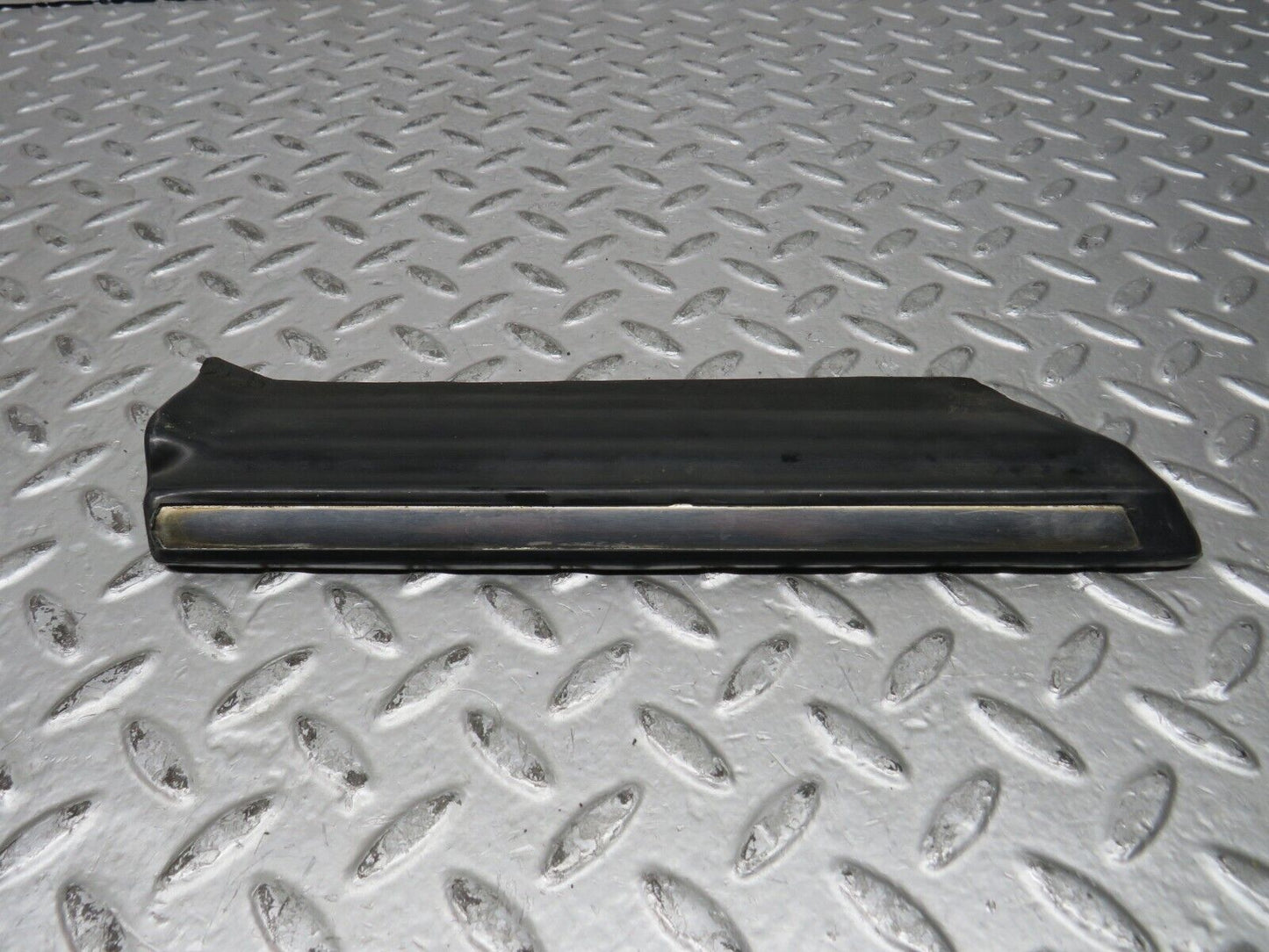 28618 Mercedes-Benz W123 280E Front Left Fender Wing Lower Moulding Trim