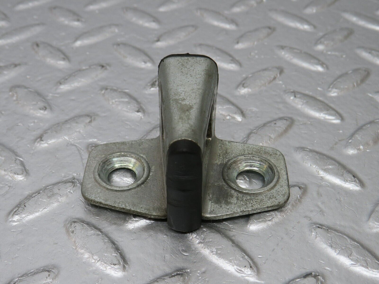 34133 Mercedes-Benz W124 260E Door Lock Latch