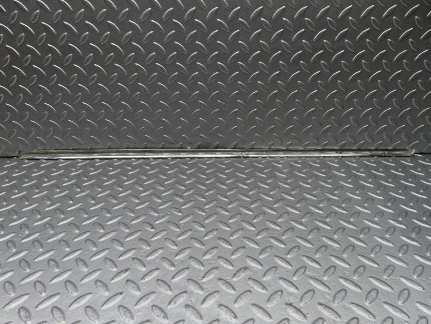 18139 Mercedes-Benz W123 200 Front Right Door Chrome Moulding Trim