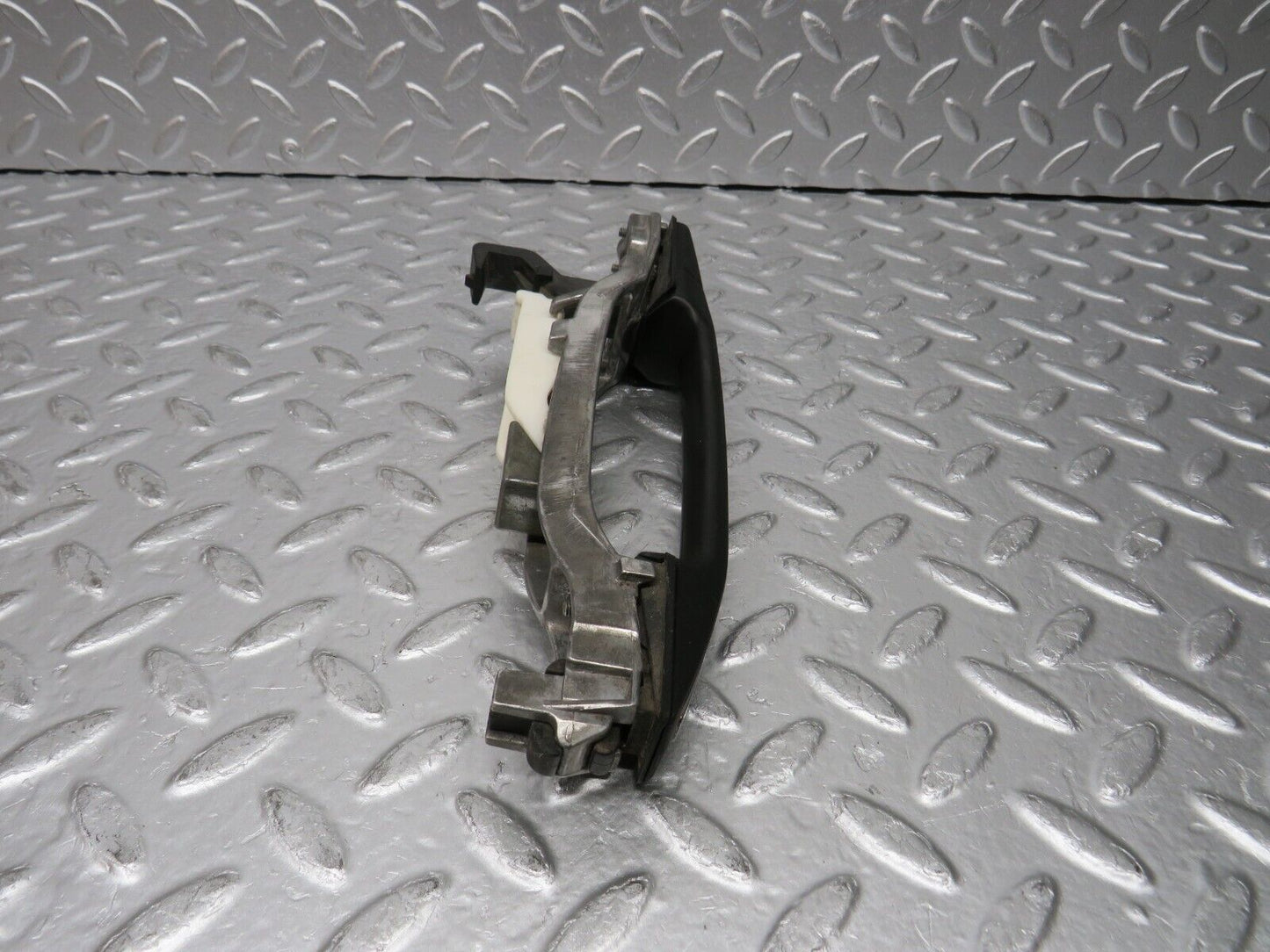 31373 Mercedes-Benz S124 220TE Rear Left Exterior Door Handle