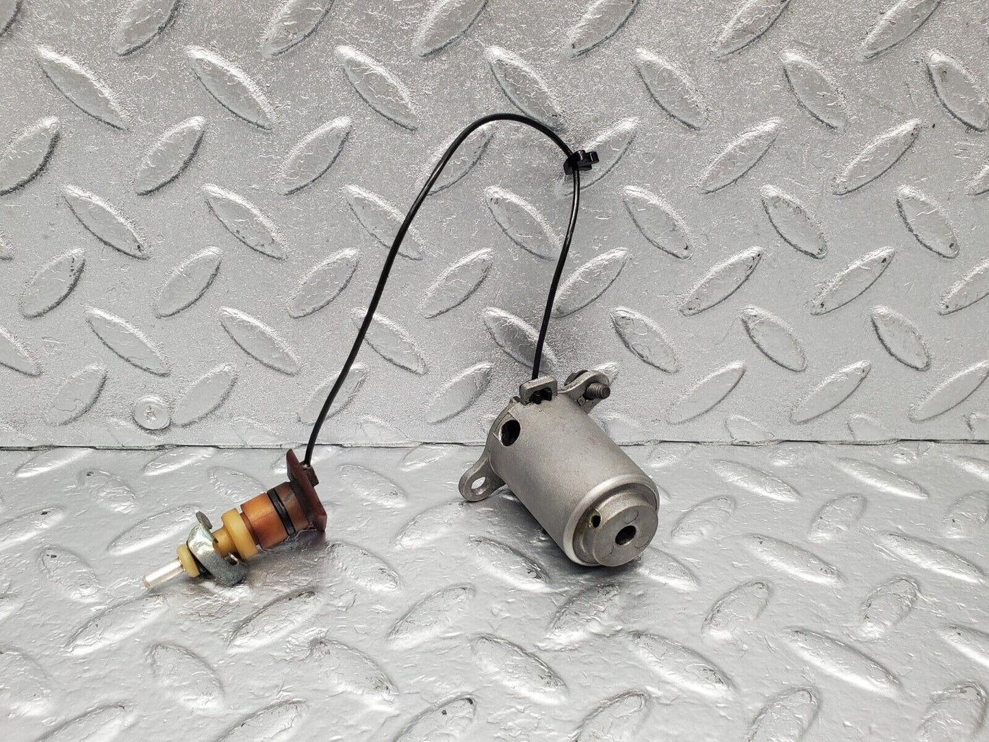 46276 Mercedes-Benz W126 420SE Oil Level Sensor Hella 1265420817