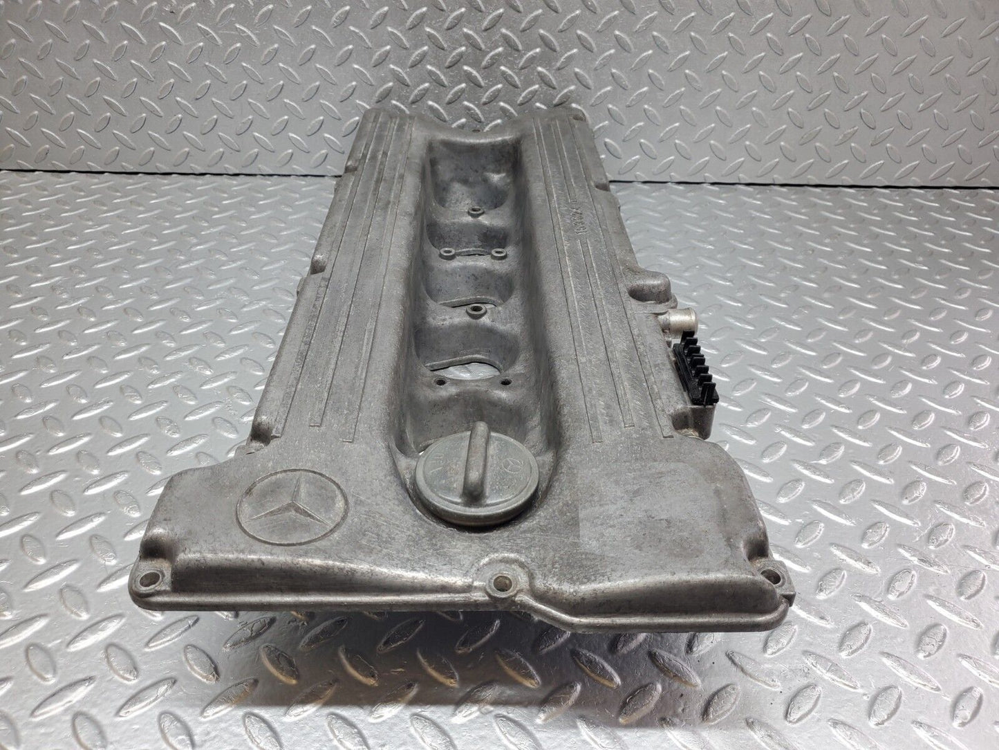 44306 Mercedes-Benz W123 280E Cylinder Head Valve Cover 1100160905