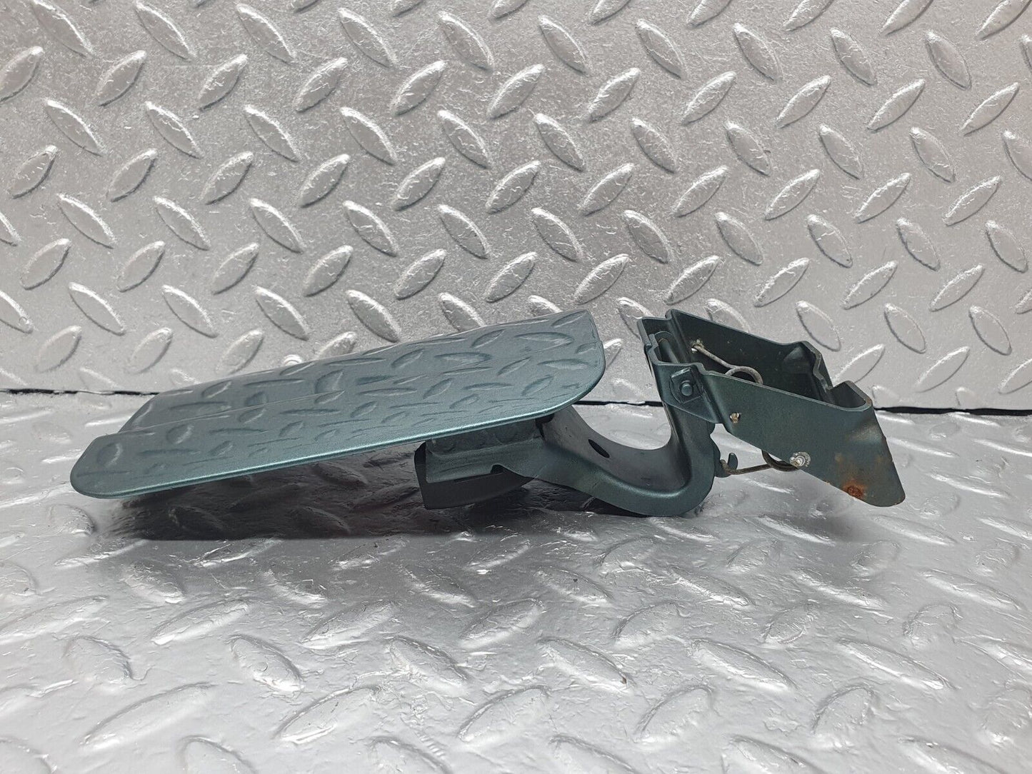 43939 Mercedes-Benz C123 230CE Coupe Fuel Tank Flap Cap 1235840039