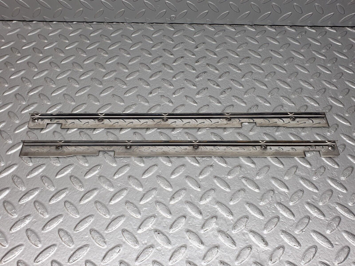 41058 Mercedes-Benz W126 300SE Sunroof Chrome Trim Set