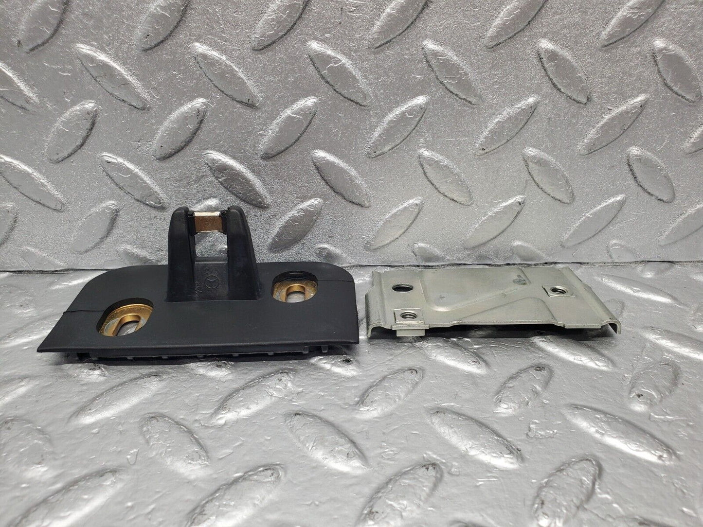 47005 Mercedes-Benz R129 320SL Coupe Trunk Lock Latch