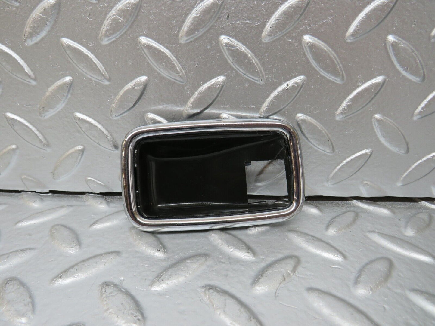 25575 Mercedes-Benz W123 200 Door Handle Surround Right 1087660611