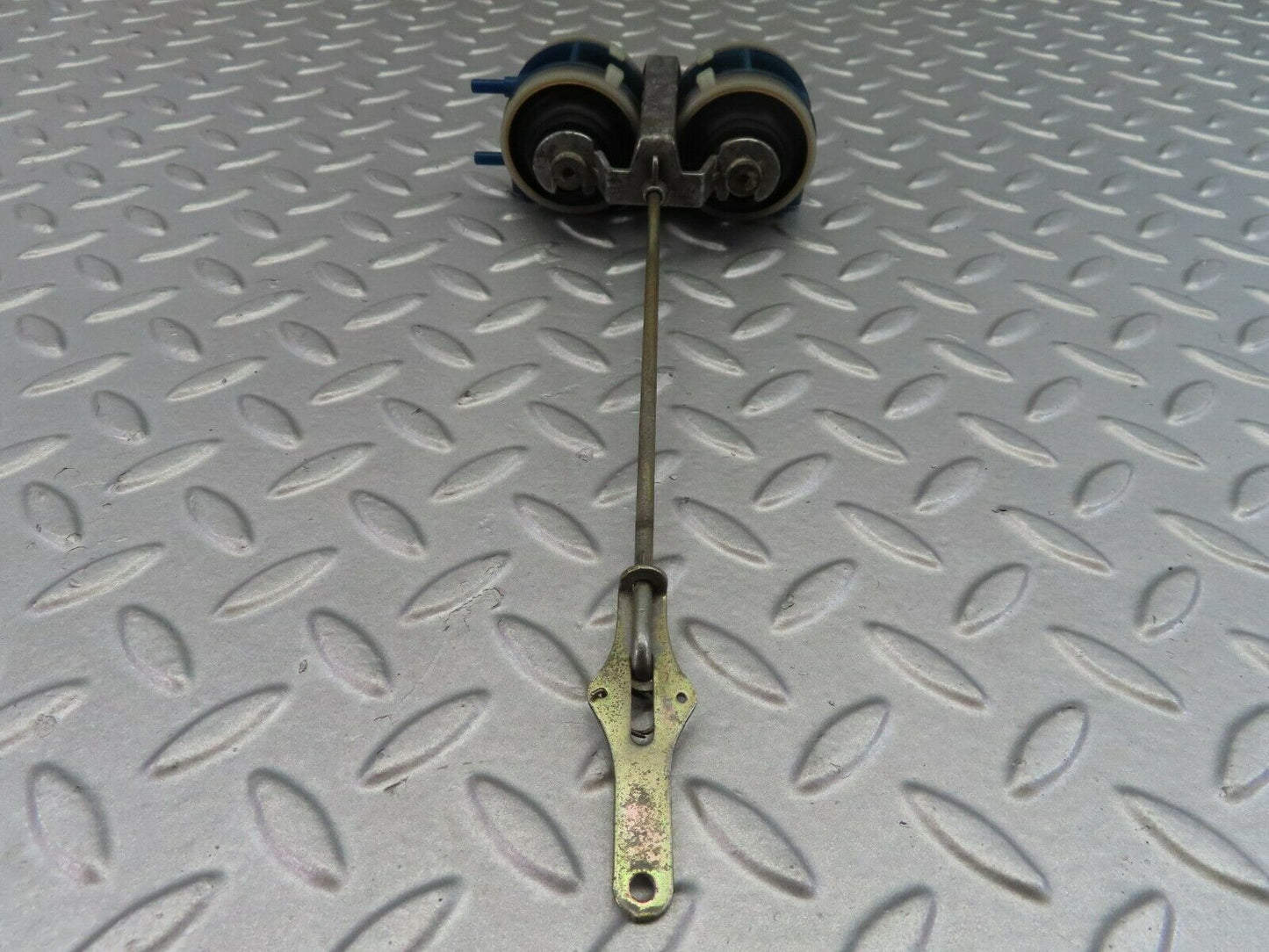 7353 Mercedes-Benz W116 450SE Door Lock Vacuum Actuator Front Right
