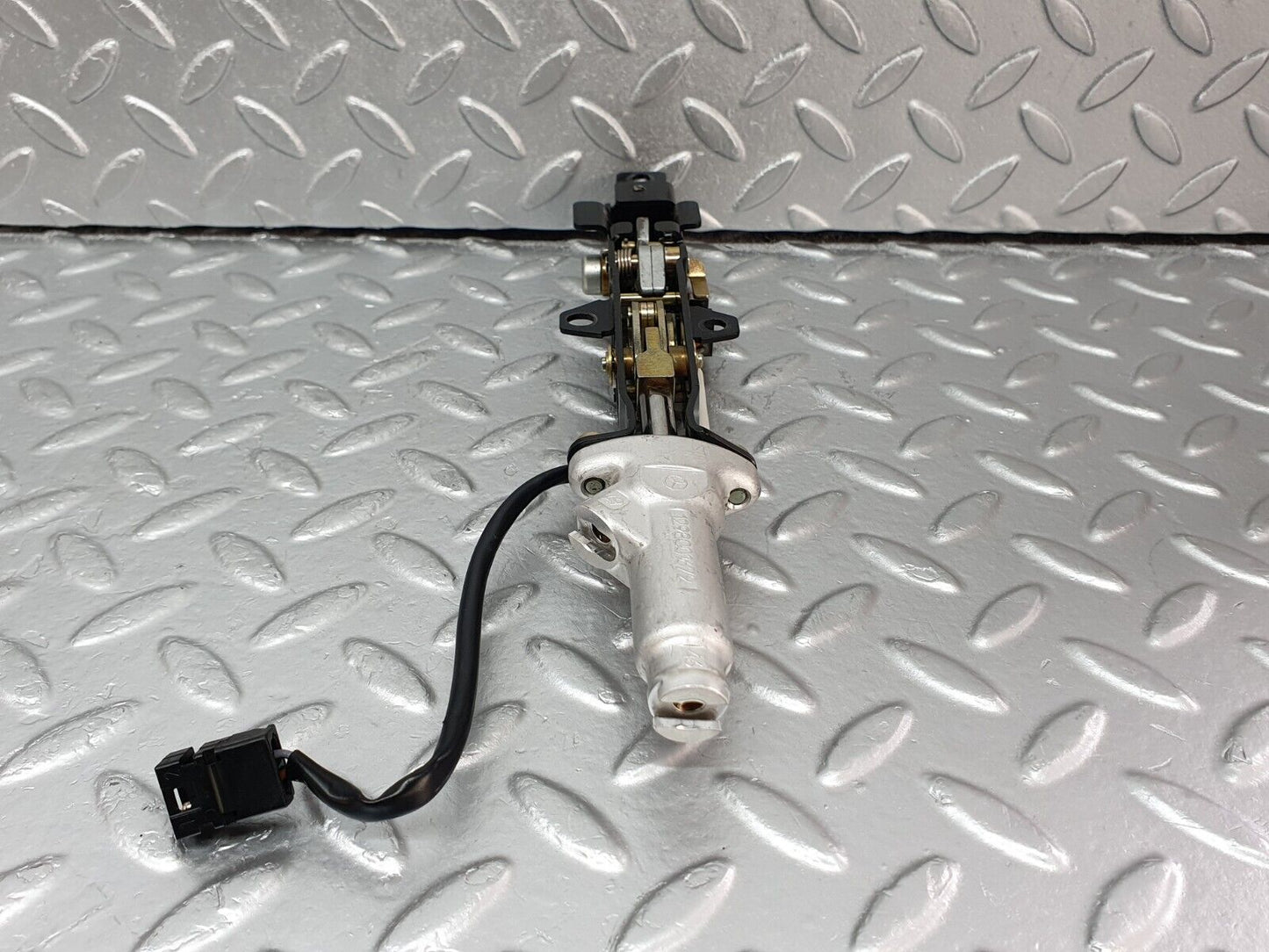 42156 Mercedes-Benz R129 320SL Coupe Soft Top Lock Latch Left 1298000774 1298001672