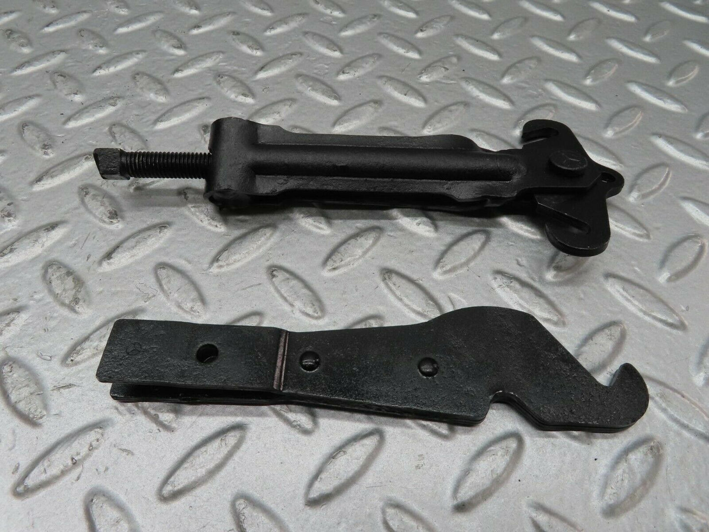 15256 Mercedes-Benz W123 230E Handbrake Regulator