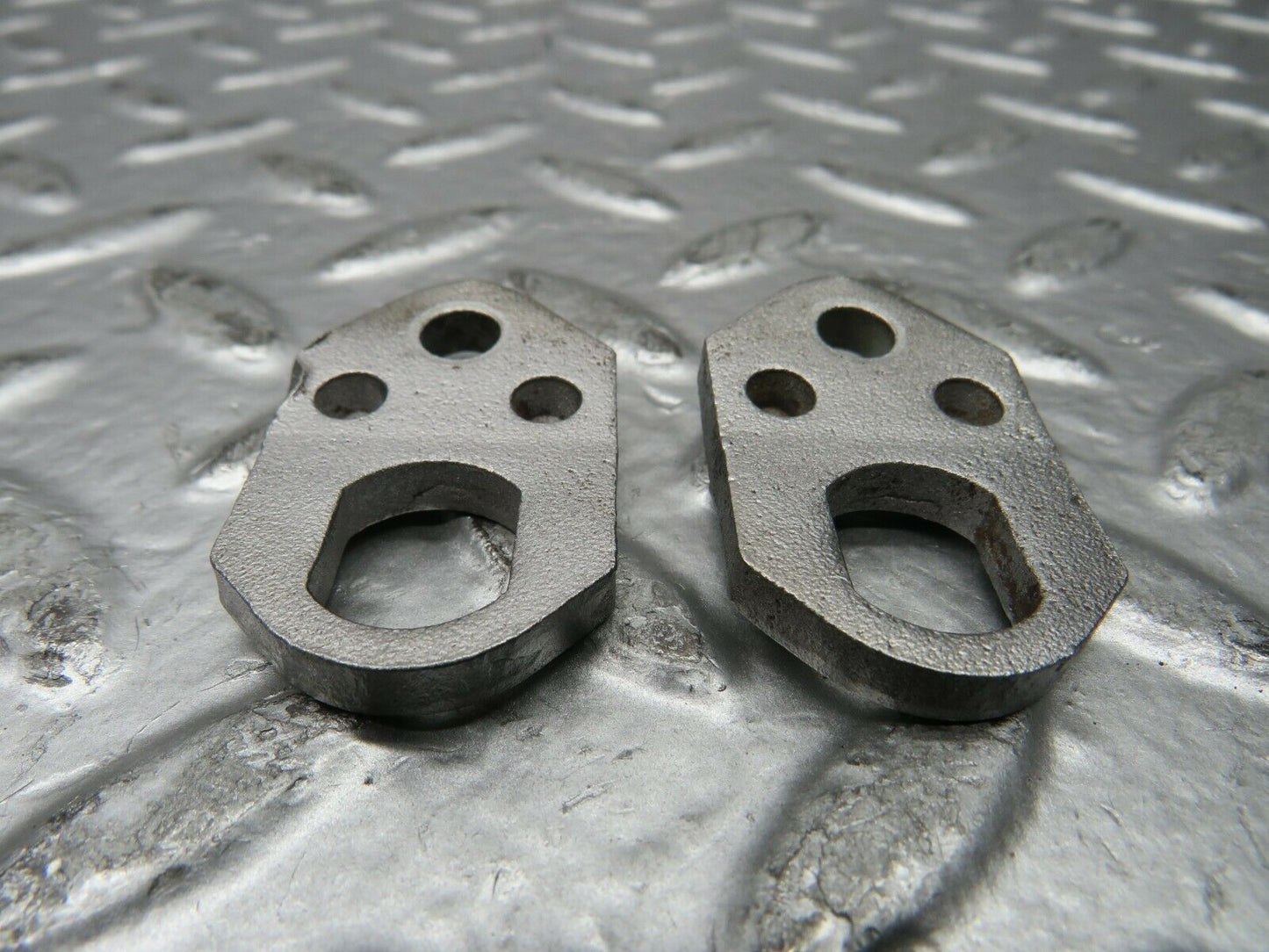 23170 Mercedes-Benz C107 450SLC Coupe Fuel Injector Bracket Pair