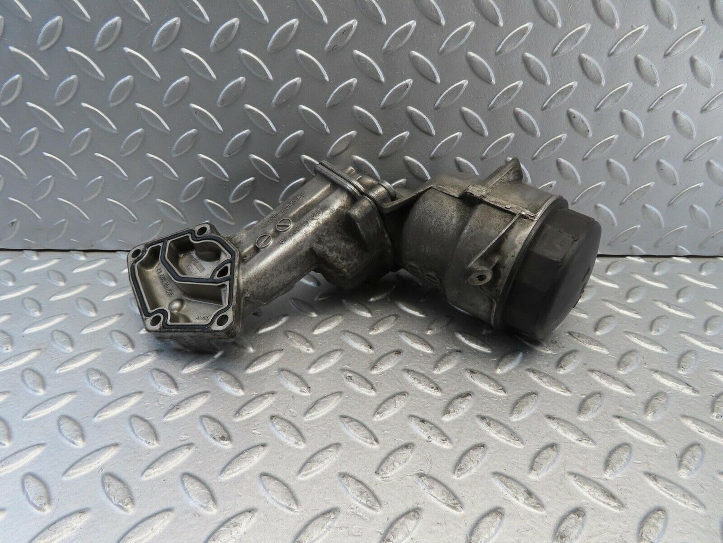 11285 Mercedes-Benz W221 S320 Engine Oil Filter Housing 6740273366