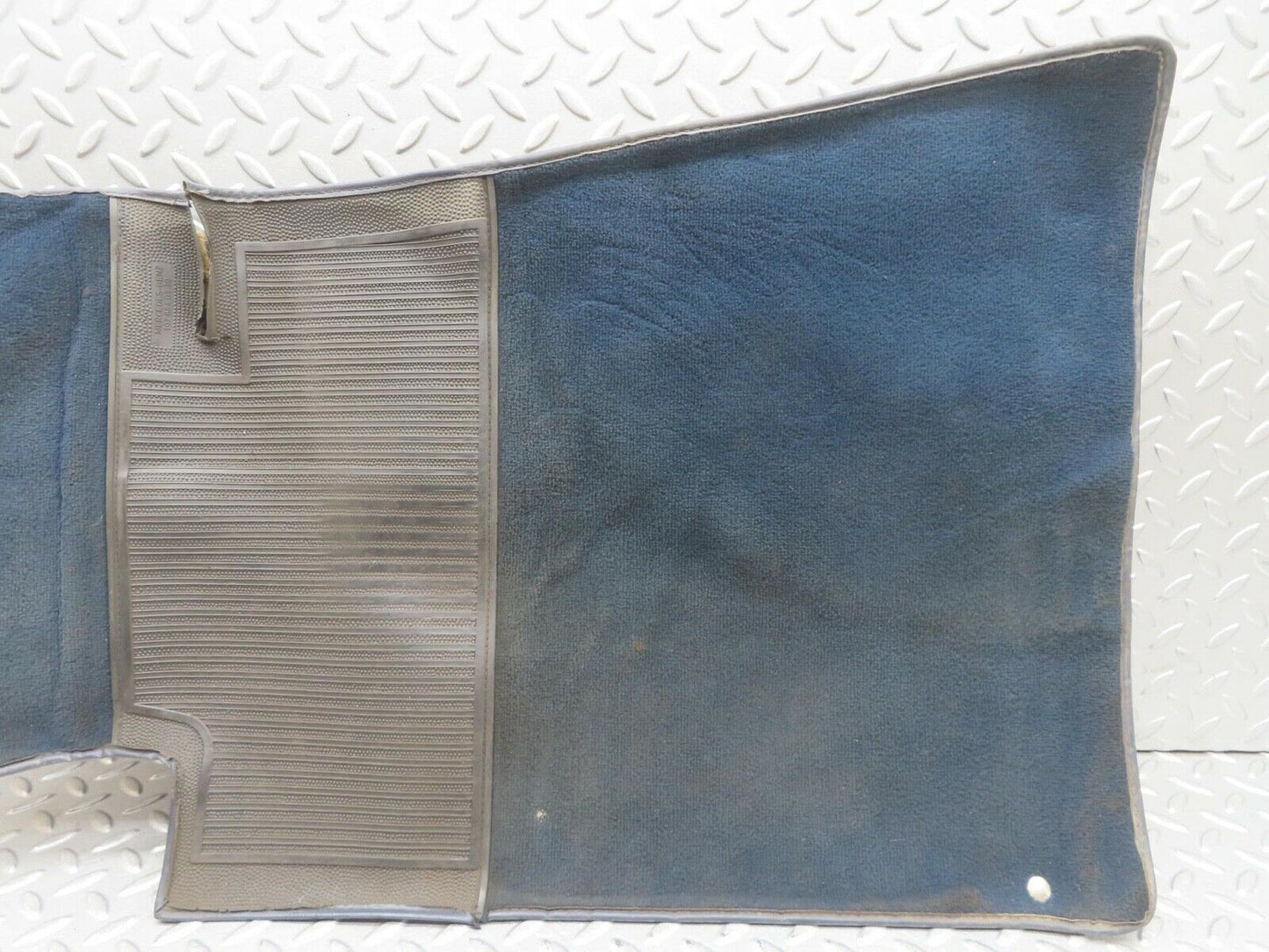 13888 Mercedes-Benz C107 280SLC Front Left Floor Carpet LHD 1076840330
