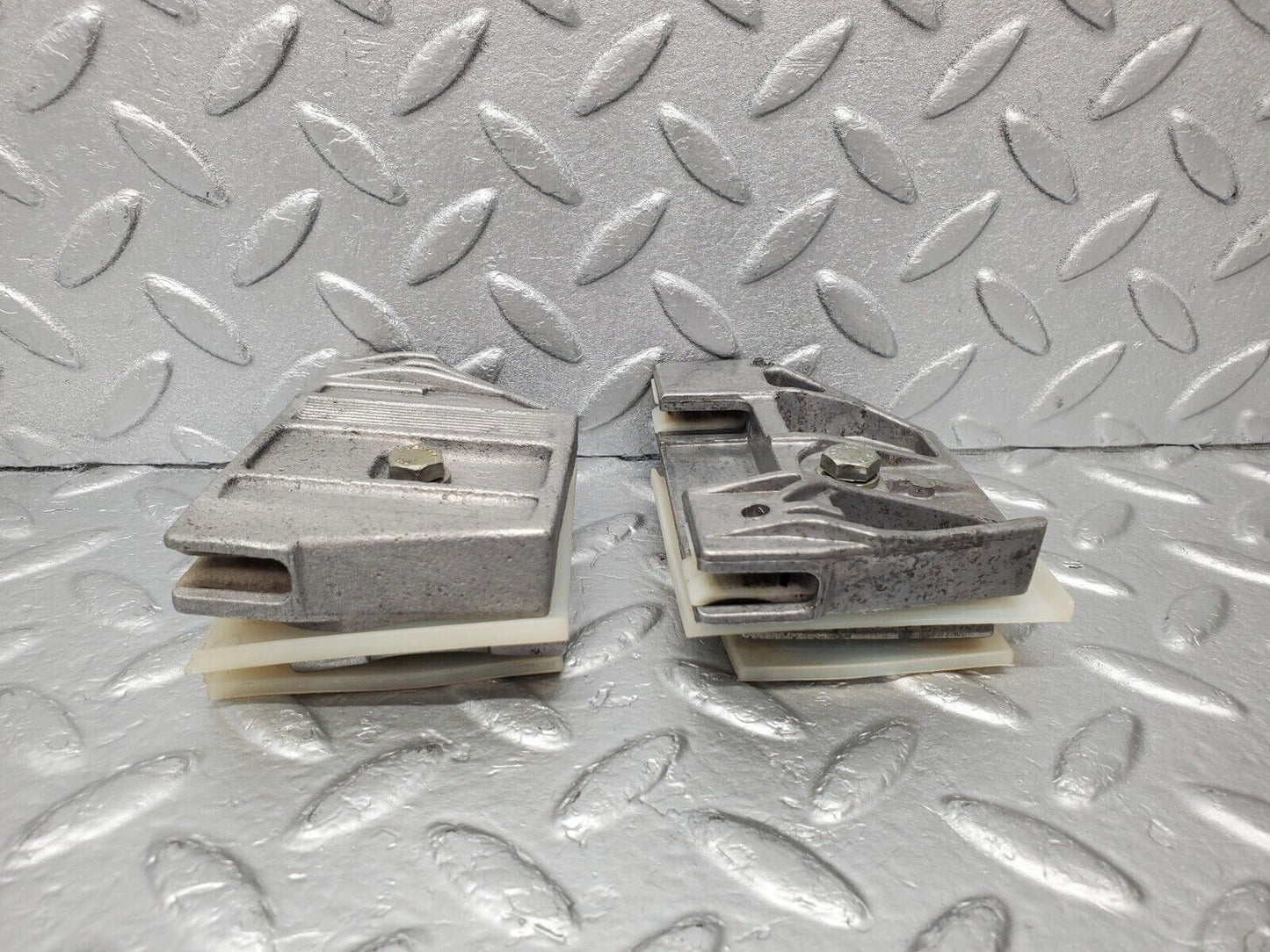 46954 Mercedes-Benz R129 320SL Coupe Door Window Guide Bracket 1247250332 1247250432