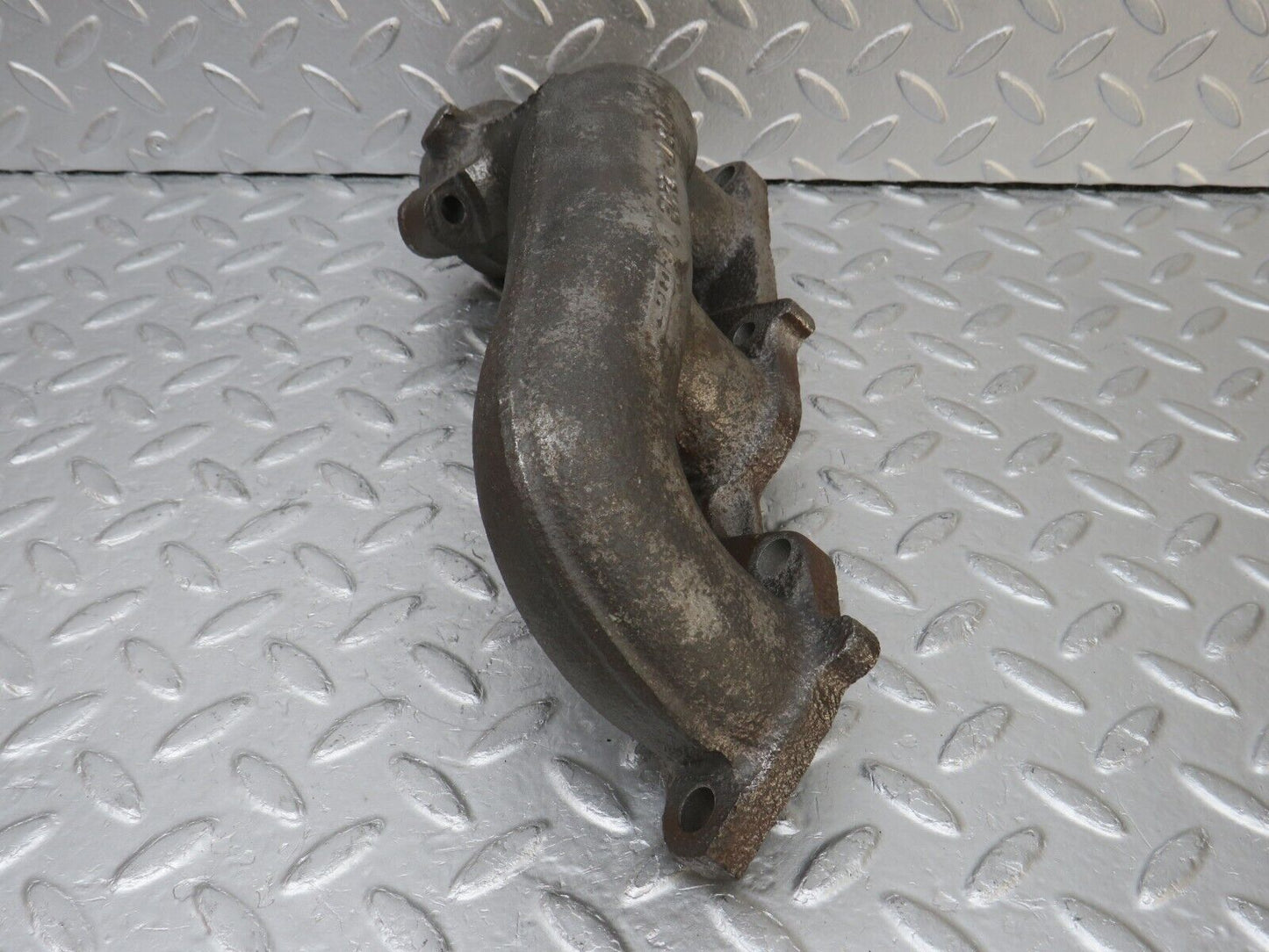 34688 Mercedes-Benz W124 260E Exhaust Manifold 4-6 Cylinder 1031422202