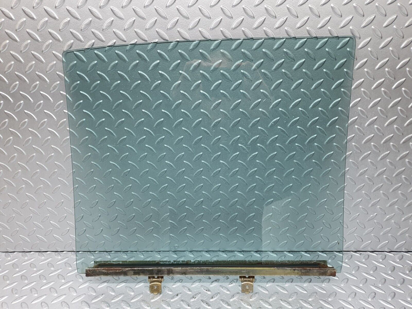 40782 Mercedes-Benz W123 300D Rear Left Door Window Glass