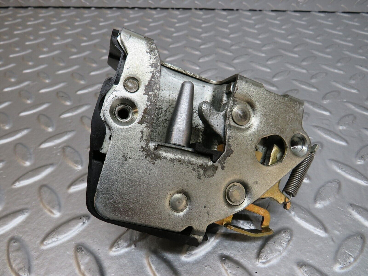 25458 Mercedes-Benz W123 200 Front Left Door Lock Mechanism 1237230108