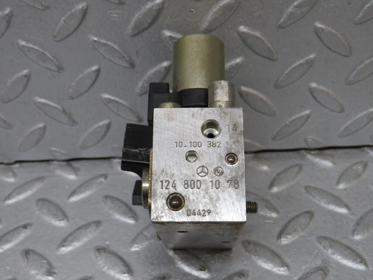 37988 Mercedes-Benz A124 320E Cabriolet Rear Headrest Roll Bar Hydraulic Valve Block 1248001078