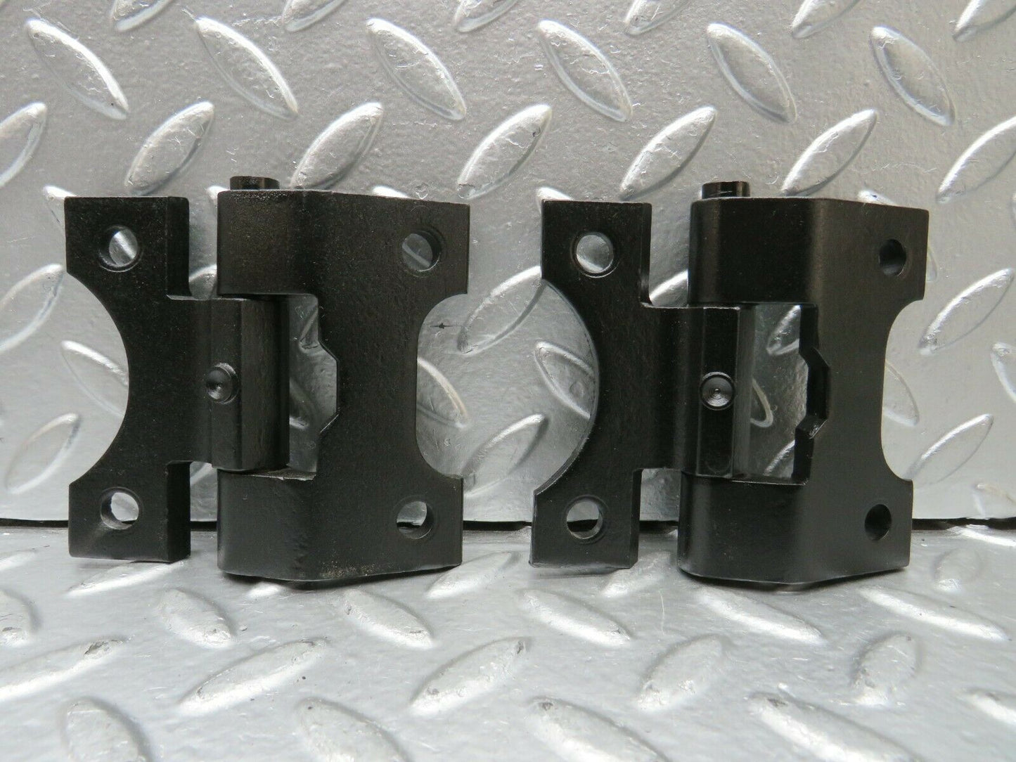 22864 Mercedes-Benz C107 450SLC Coupe Door Hinge Left Pair