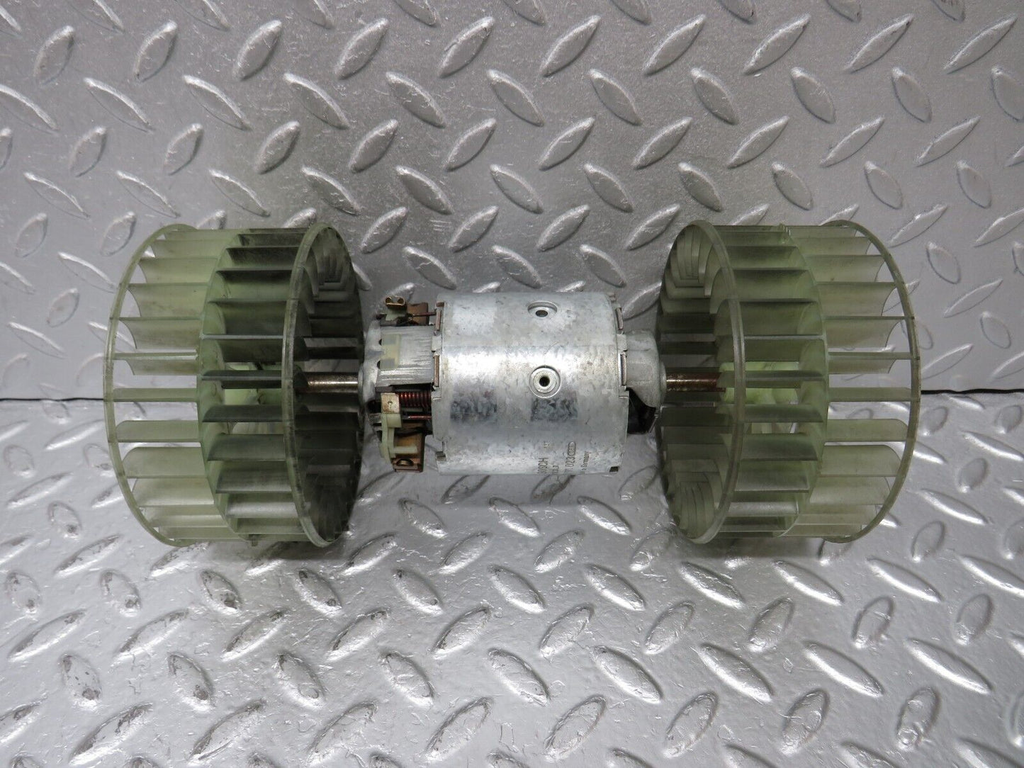 39499 Mercedes-Benz R129 320SL Coupe Heater Blower Motor Bosch 0130111023