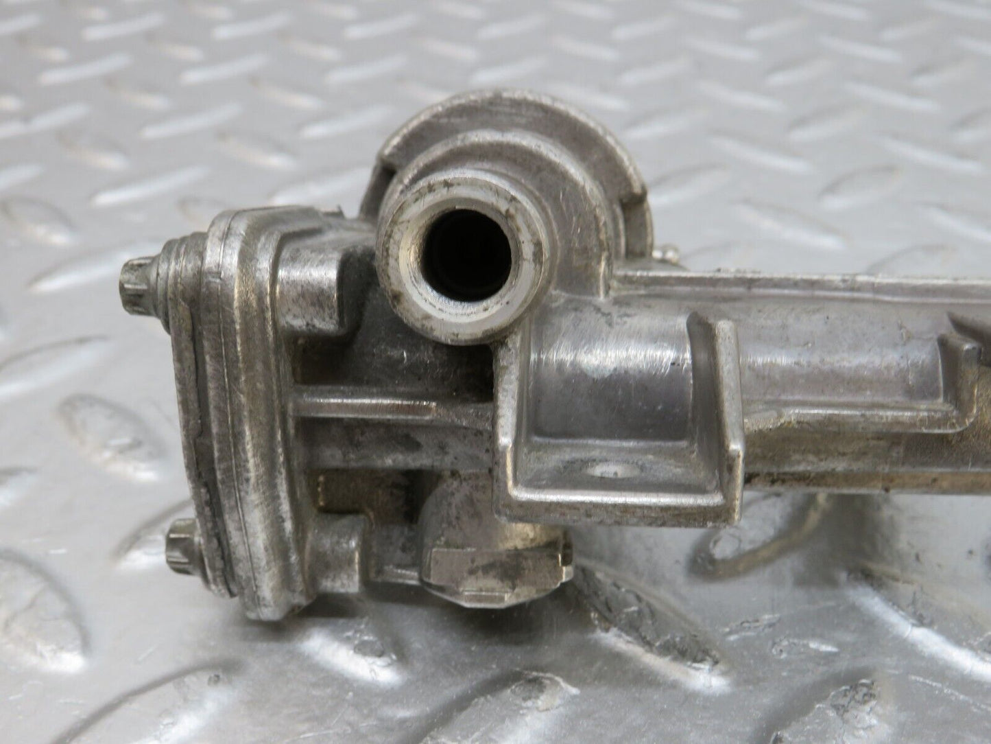 26690 Mercedes-Benz C124 220CE Coupe Fuel Injector Rail 1110780745