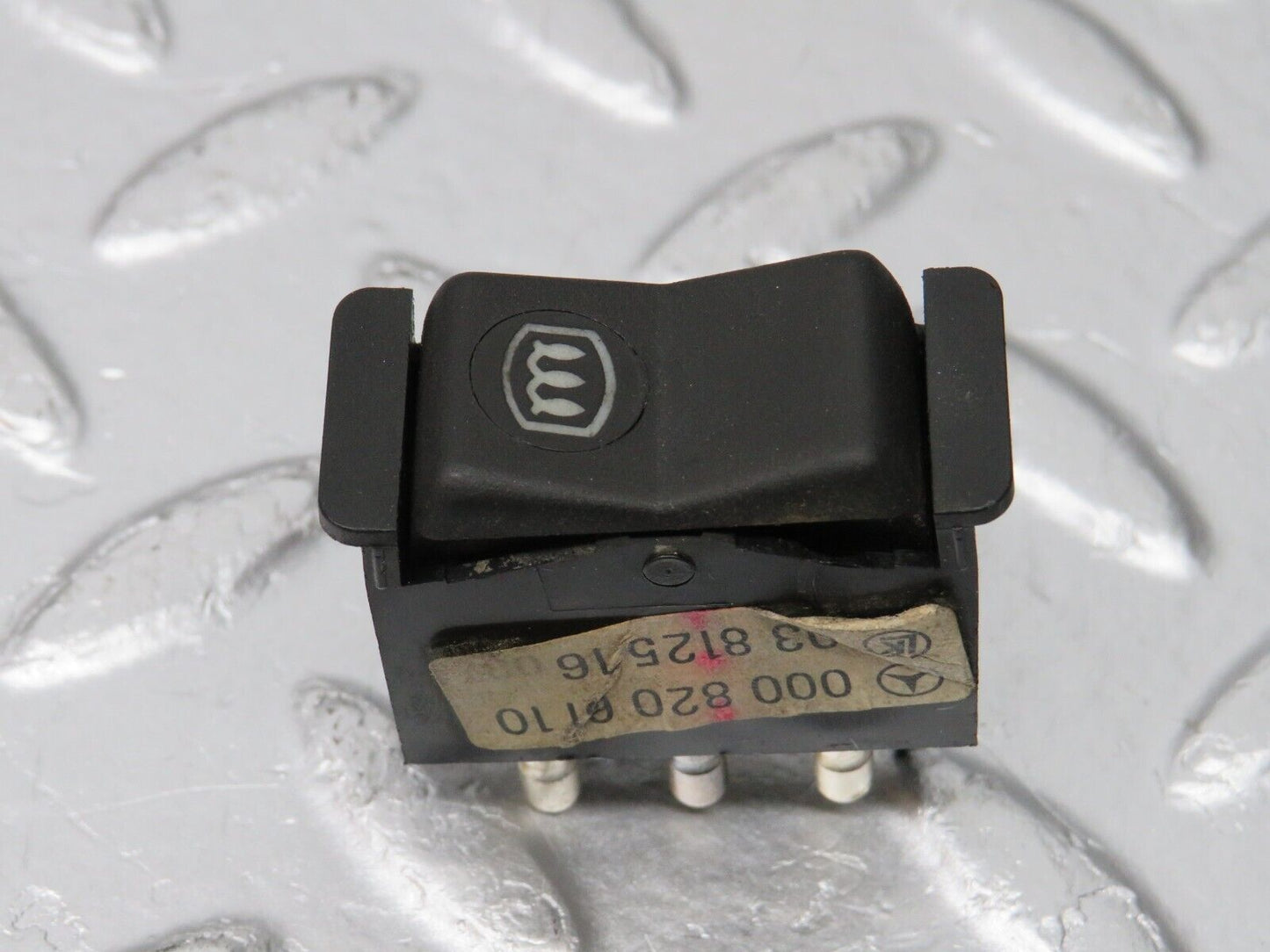 31096 Mercedes-Benz W123 200D  Rear Heated Window Switch 0008206110