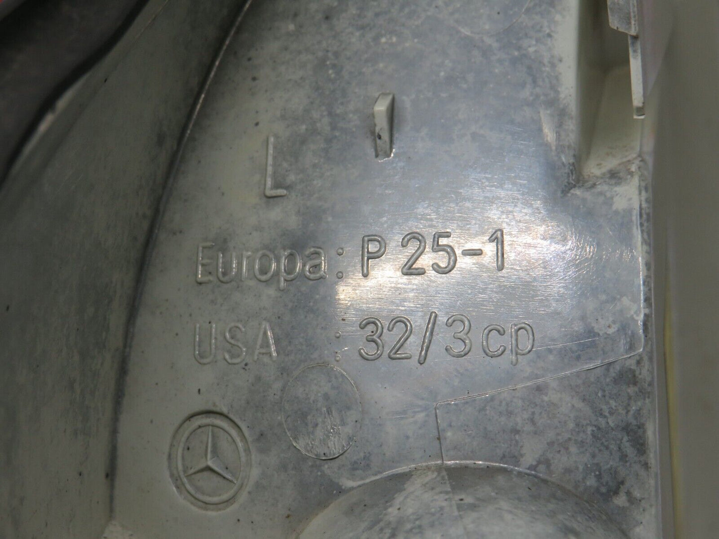 31707 Mercedes-Benz W201 190LE 1.8L Indicator Light Front Left Bosch 1305232911