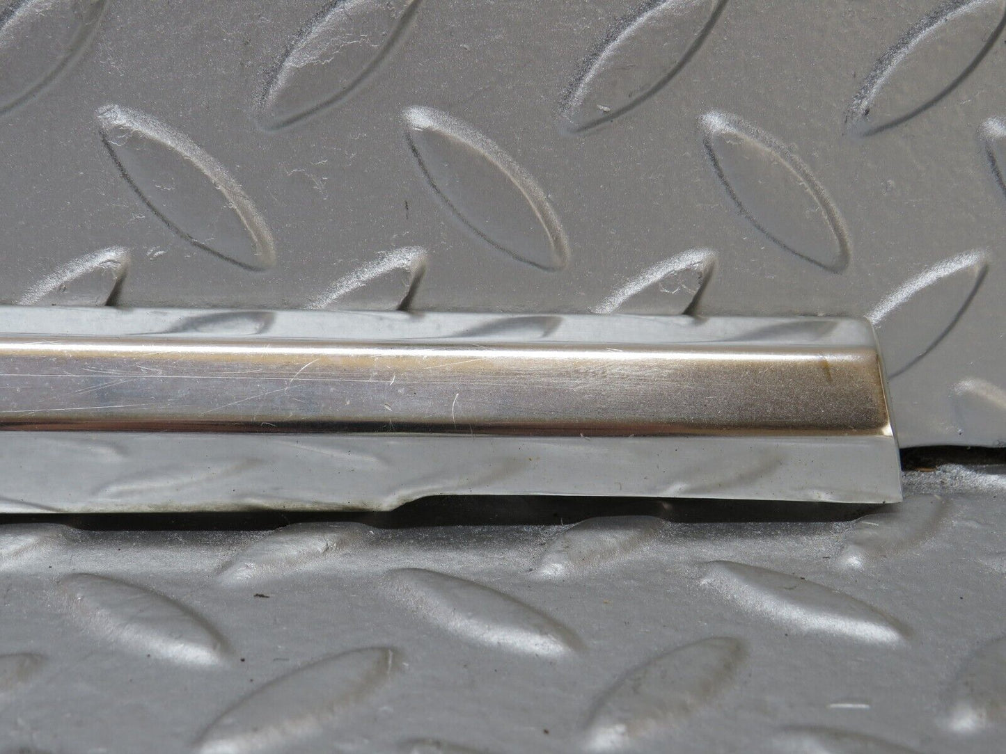 36295 Mercedes-Benz W126 420SE Rear Left Door Chrome Moulding Trim