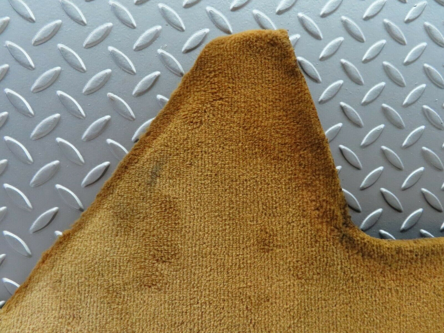 6323 Mercedes-Benz W126 380SE Centre Console Carpet Right Side Palomino