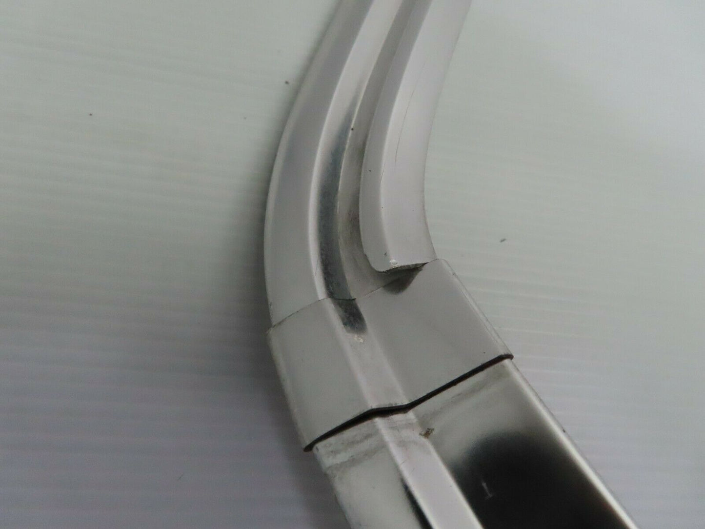 7173 Mercedes-Benz C107 350 SLC Rear Windscreen Chrome Frame