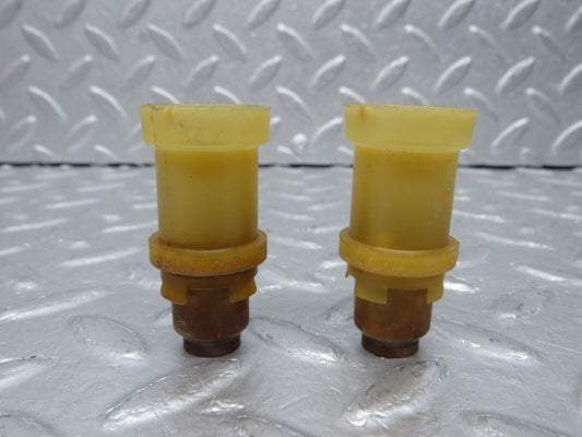 40172 Mercedes-Benz R107 350SL Coupe Fuel Injector Holder 2x