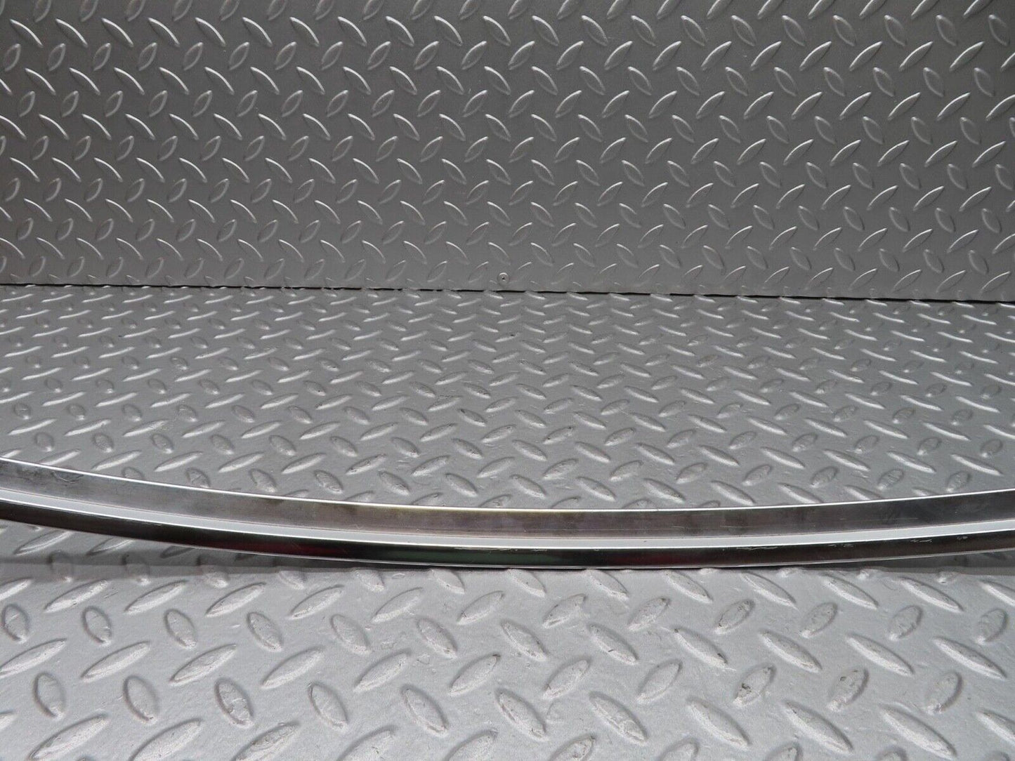 14092 Mercedes-Benz C107 280SLC Rear Windscreen Chrome Frame