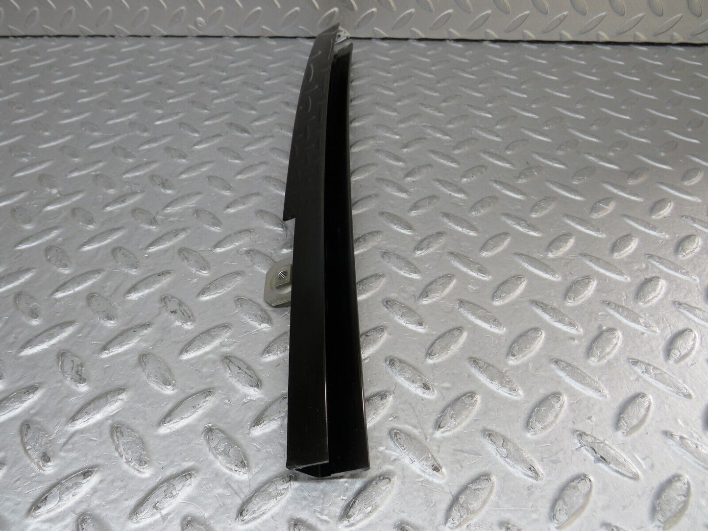 35256 Mercedes-Benz W221 Rear Right Door Window Channel 2217300219