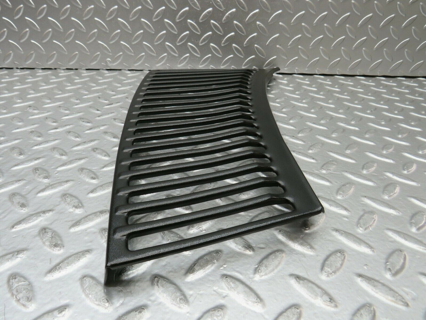 22868 Mercedes-Benz C107 450SLC Coupe Air Intake Grill Right Side